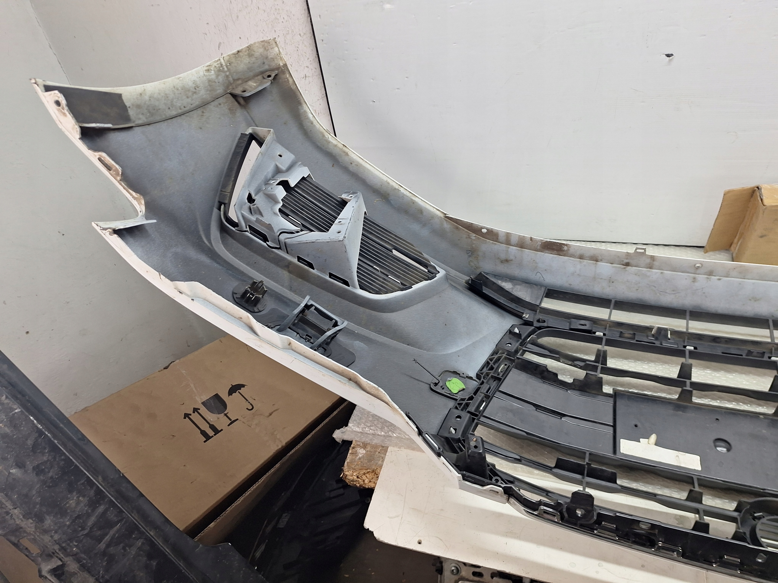 ZDERZAK AUDI A5 8W 8W6 B9 2017-2020 PRZED LIFTEM ORYGINAŁ OE ASO ZWYKŁY Typ samochodu Samochody osobowe