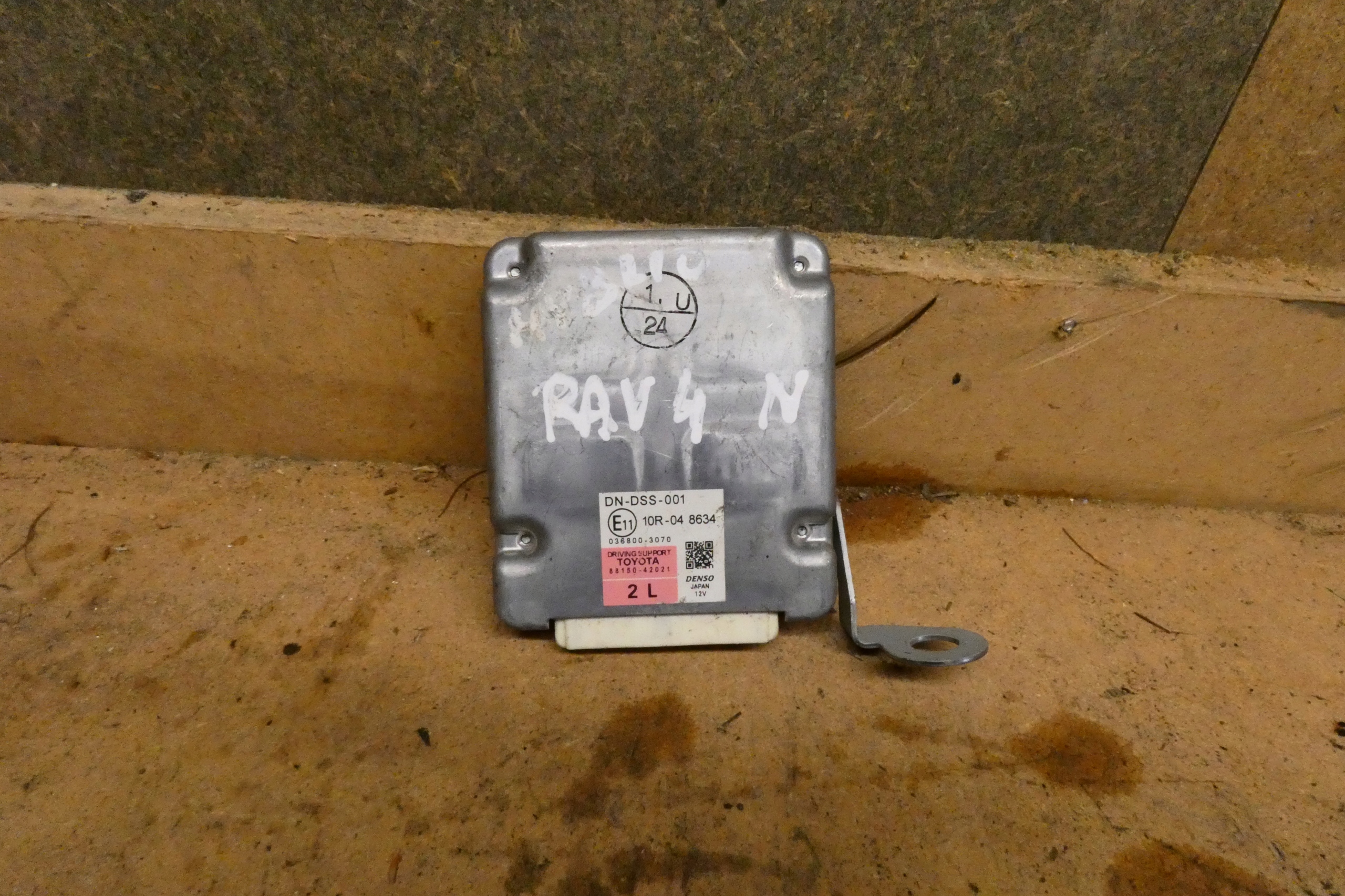 module control unit Toyota RAV4 88150-42021