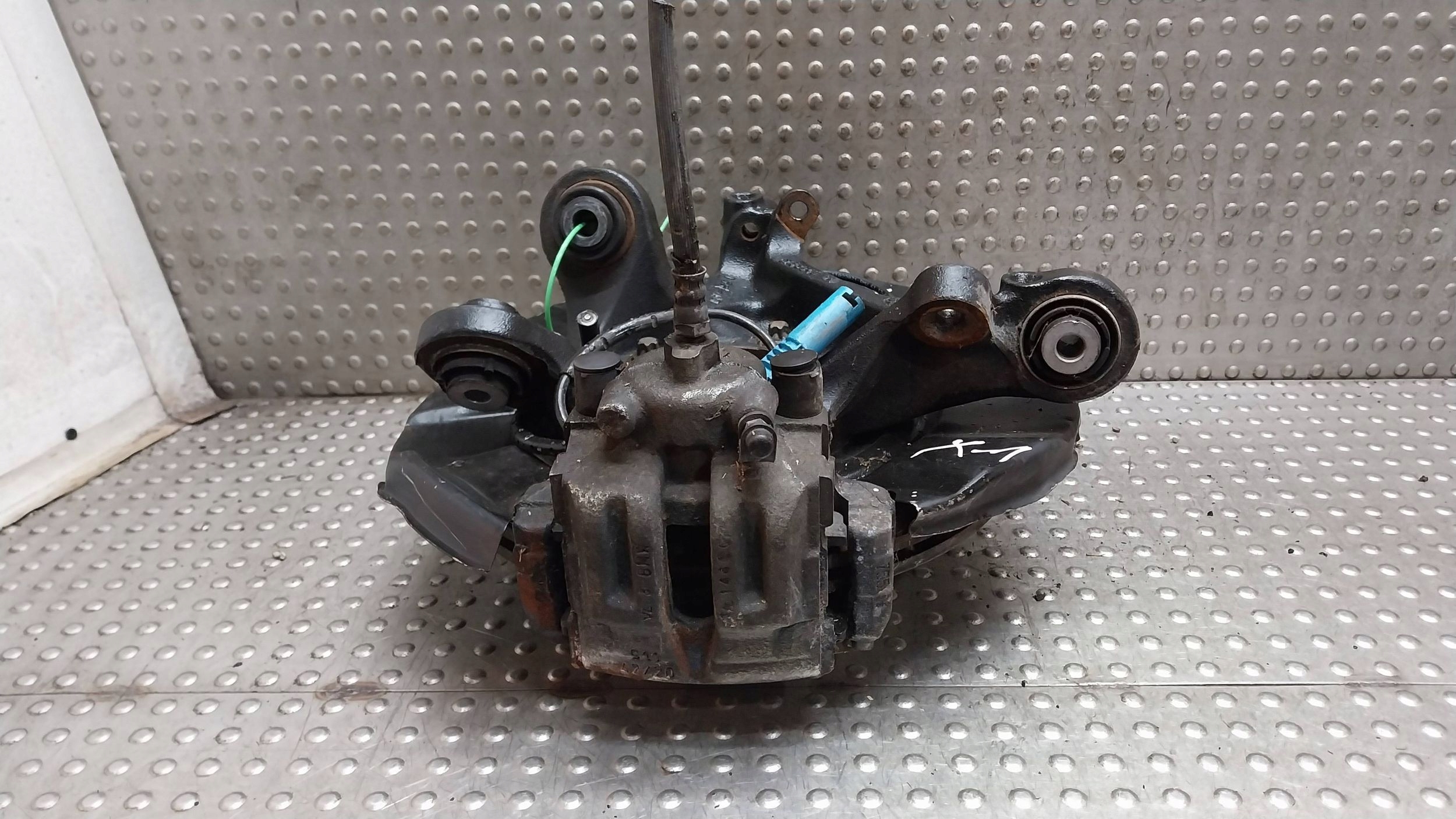 otoč čepu levý záď 6788049 BMW X1 E84