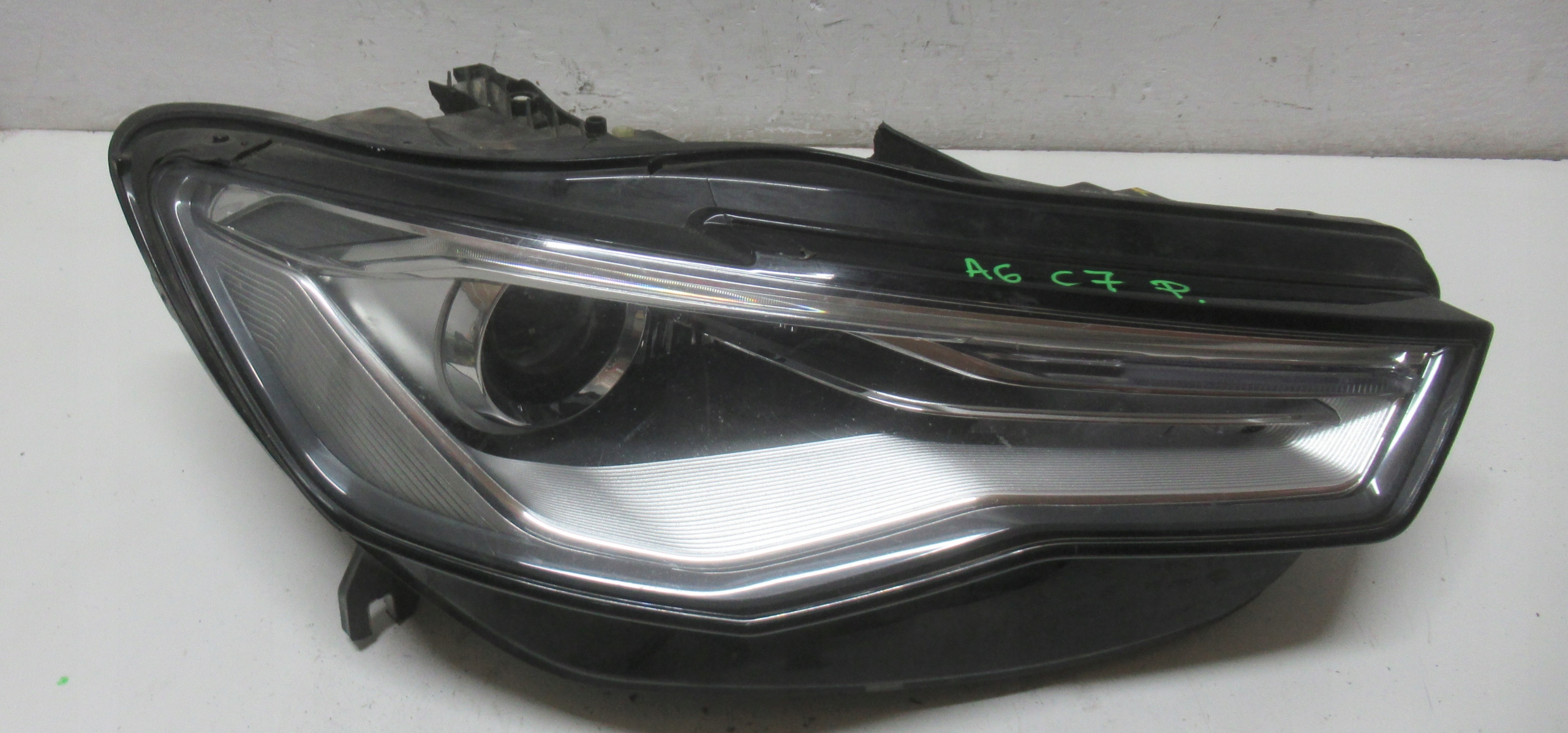 AUDI A6 C7 light right front XENON