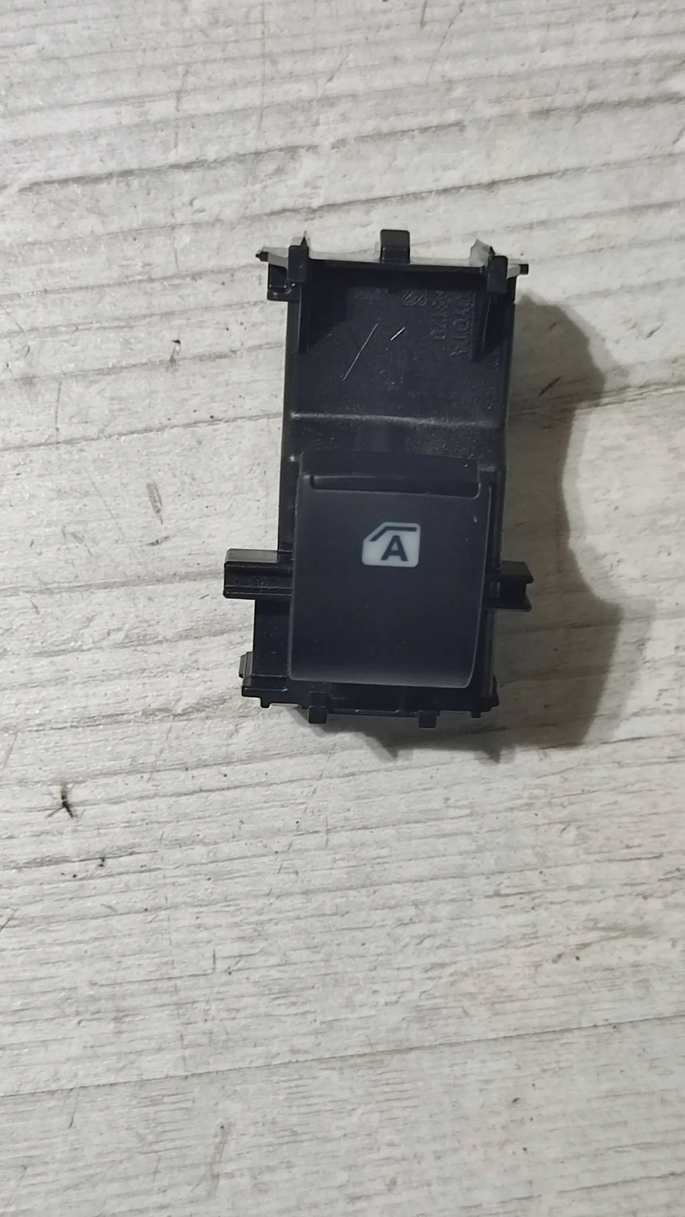 Toyota C-HR and 1.2 19r button window control switch windows