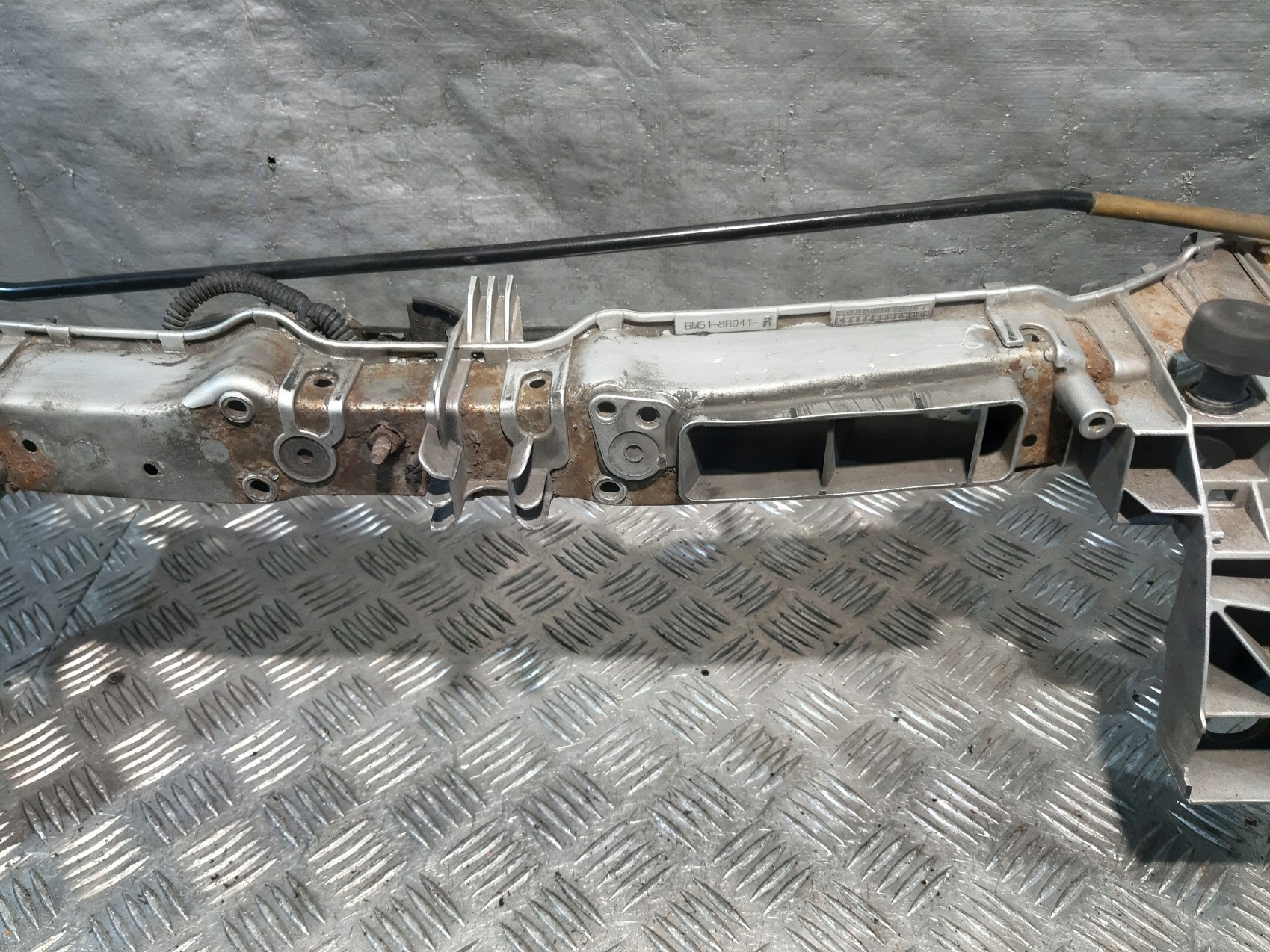 FORD FOCUS MK3 III 1.6 tdci support panel for radiators pillar iron BM51-8B041-B