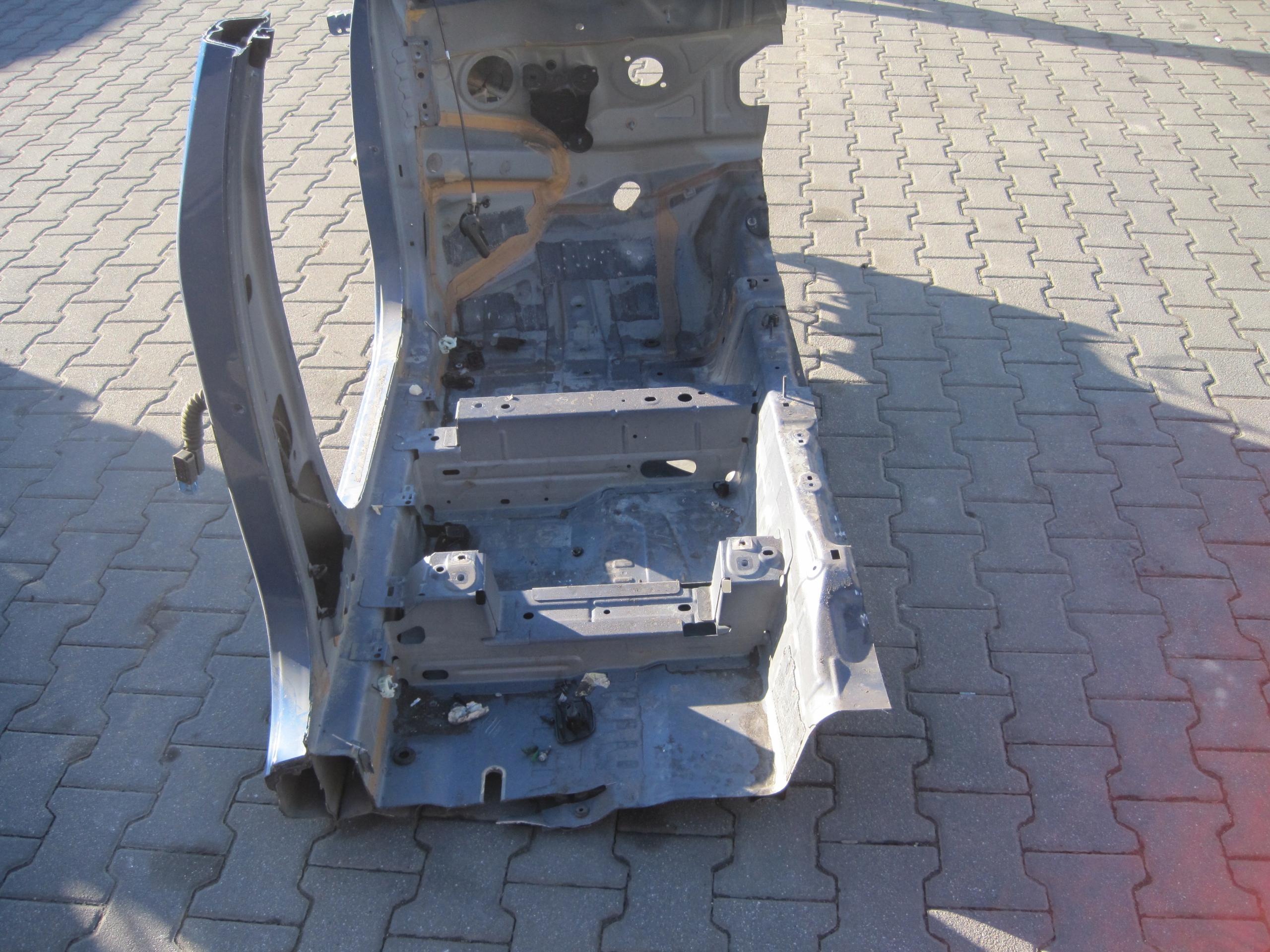 quarter left front VOLVO XC40 19R