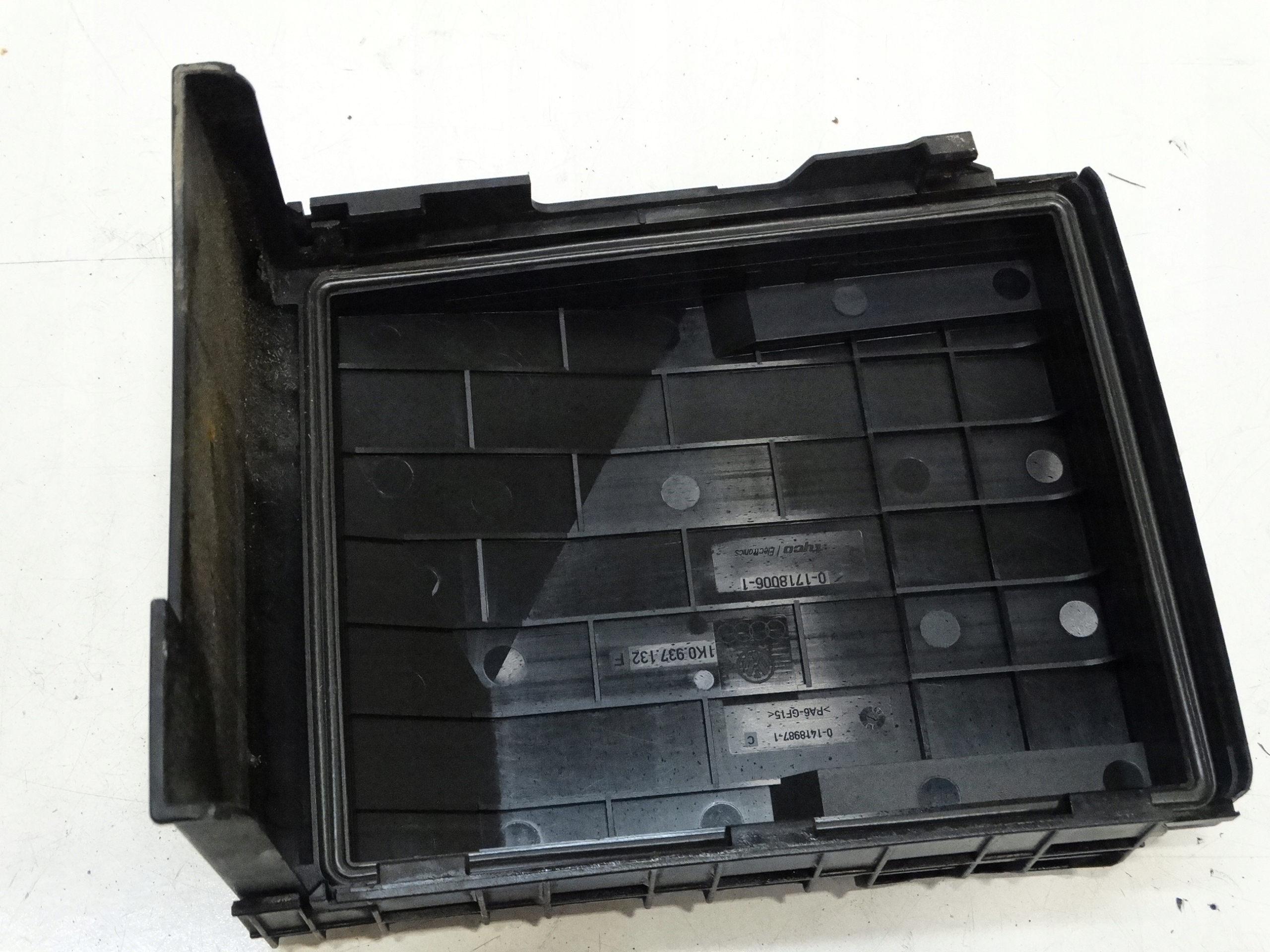 Abdeckung der Sicherungen SKODA AUDI VW 1K0937132F