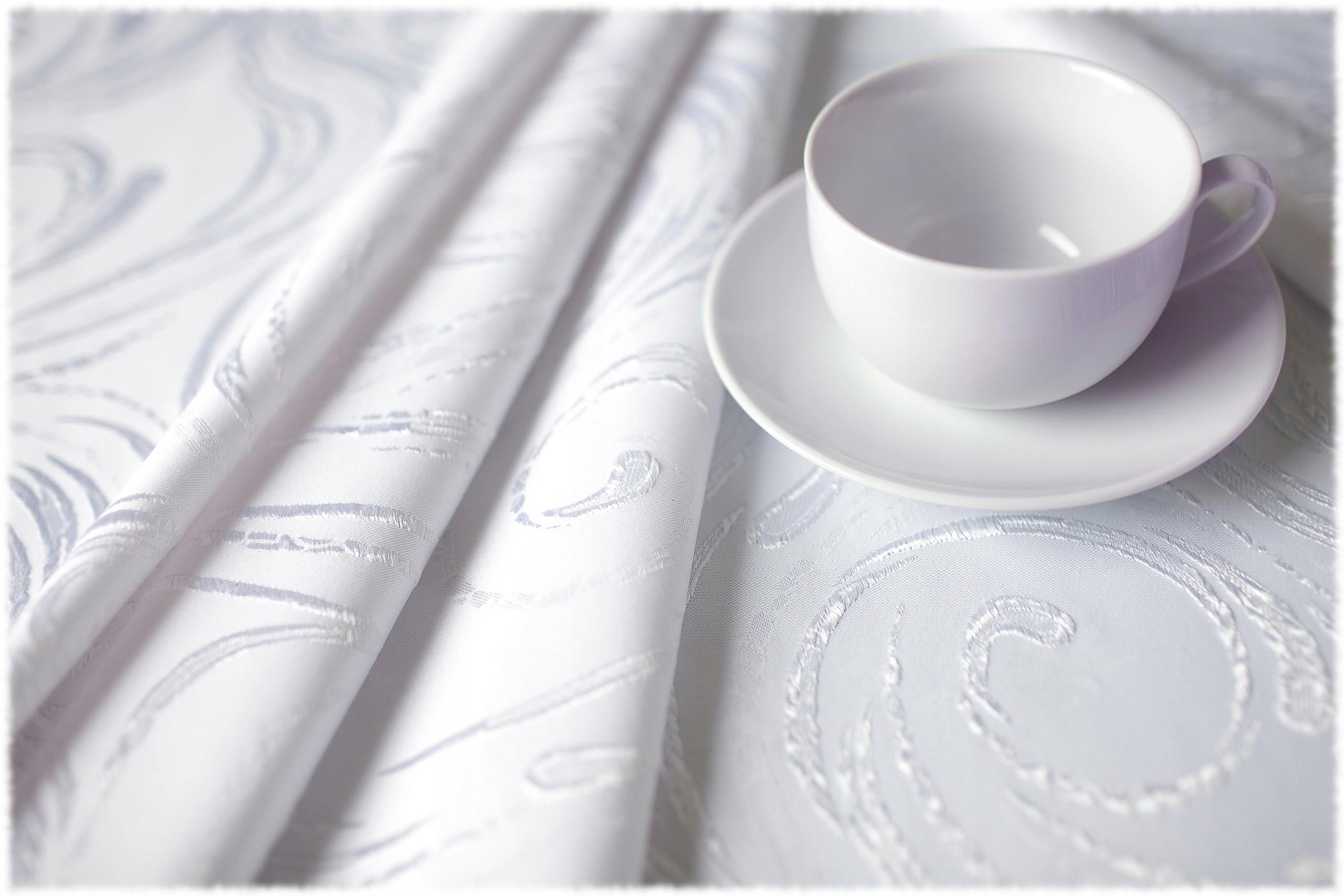 EKSKLUZYWNY obrus PLAMOODPORNY 130x230 M biały