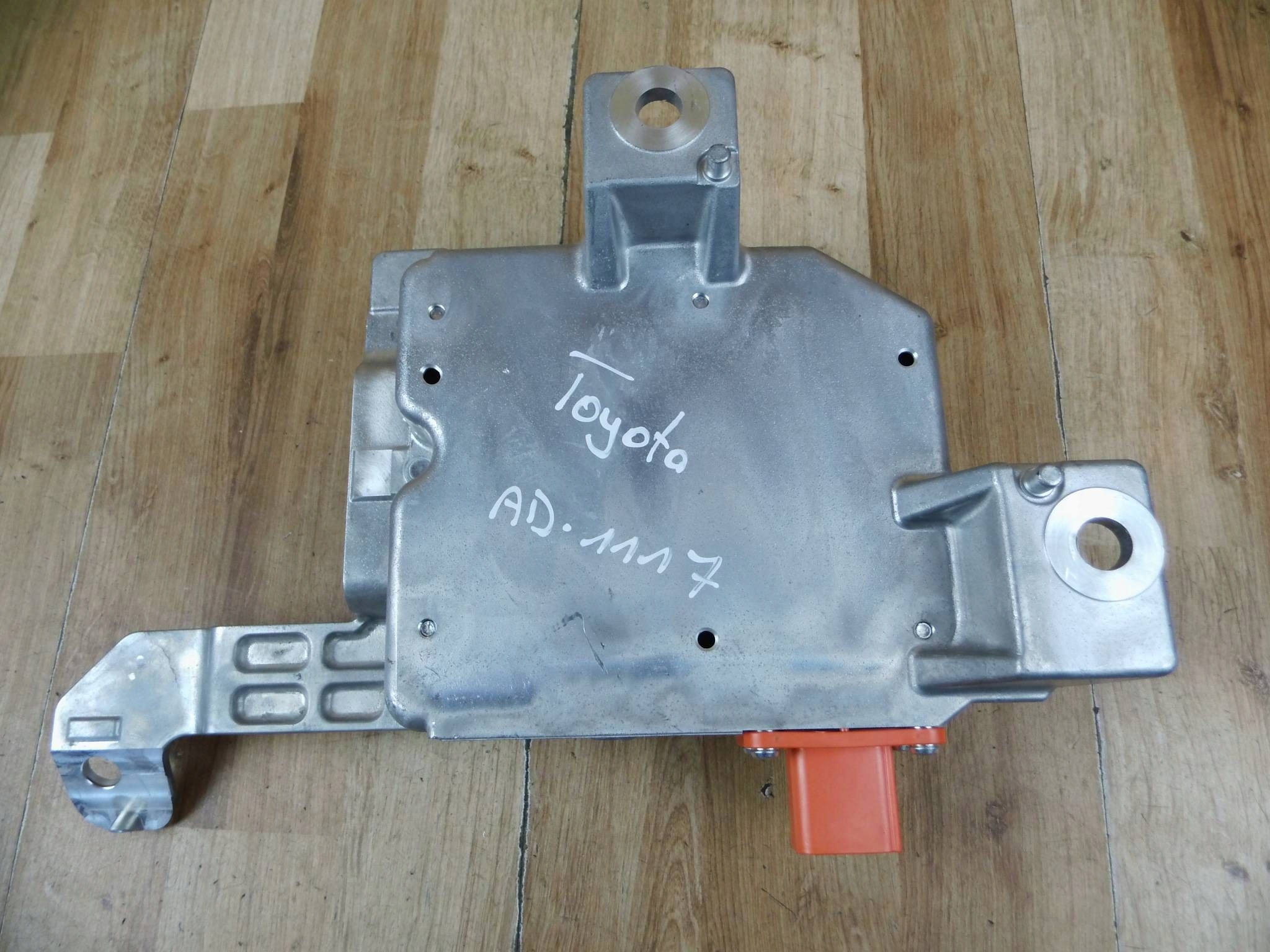 Toyota RAV4 V modul Bedienteil Sicherungen akumulatora 82670-42020-A