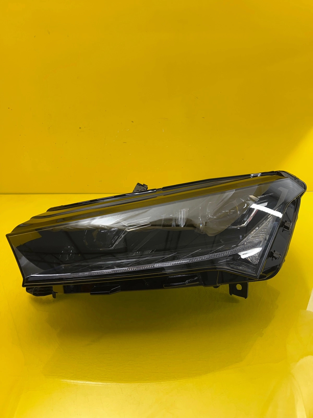 light left Skoda Enyaq Full Led 5LB941015H