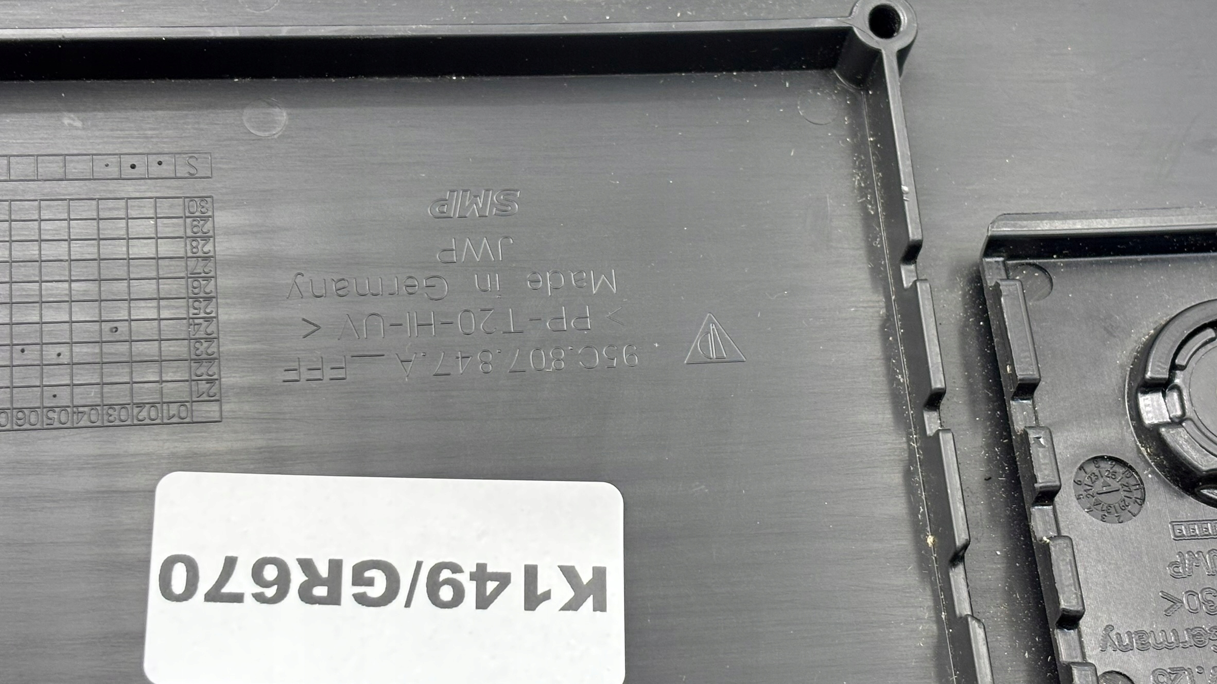 PORSCHE MACAN 95C 23R+ holder signs frame bracket K149/GR670