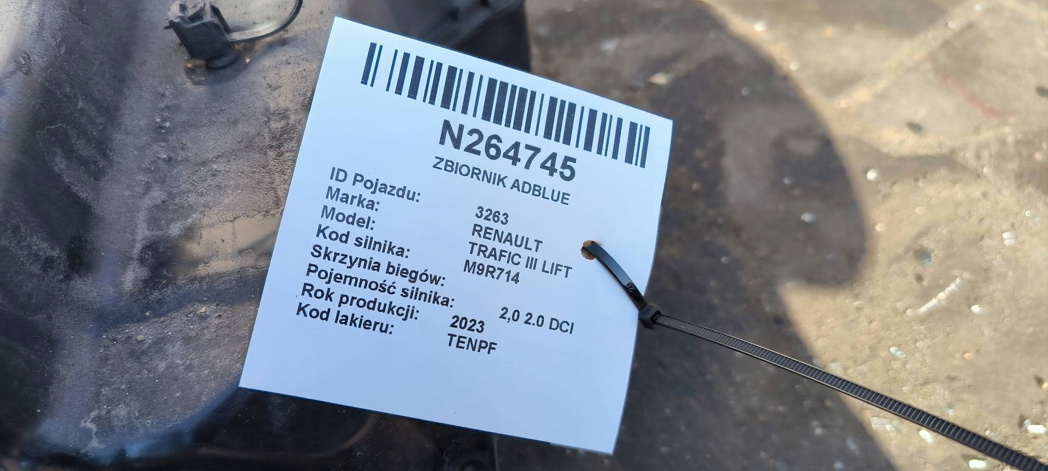 Behälter ADBLUE 4113301AA RENAULT TRAFIC III LIFT