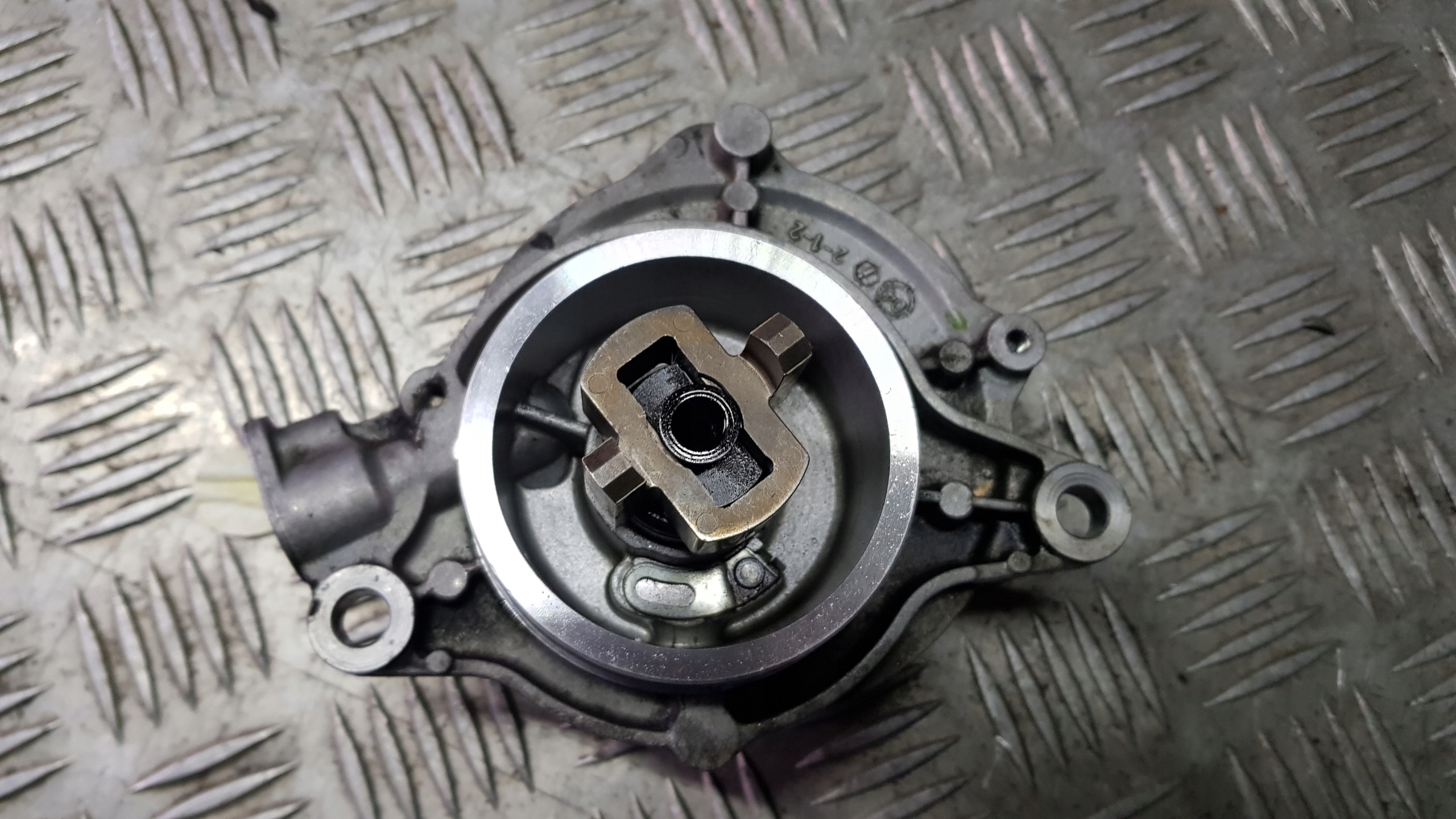 AUDI A8 D3 3.0 TDI Pompa VACUM VAKUM
