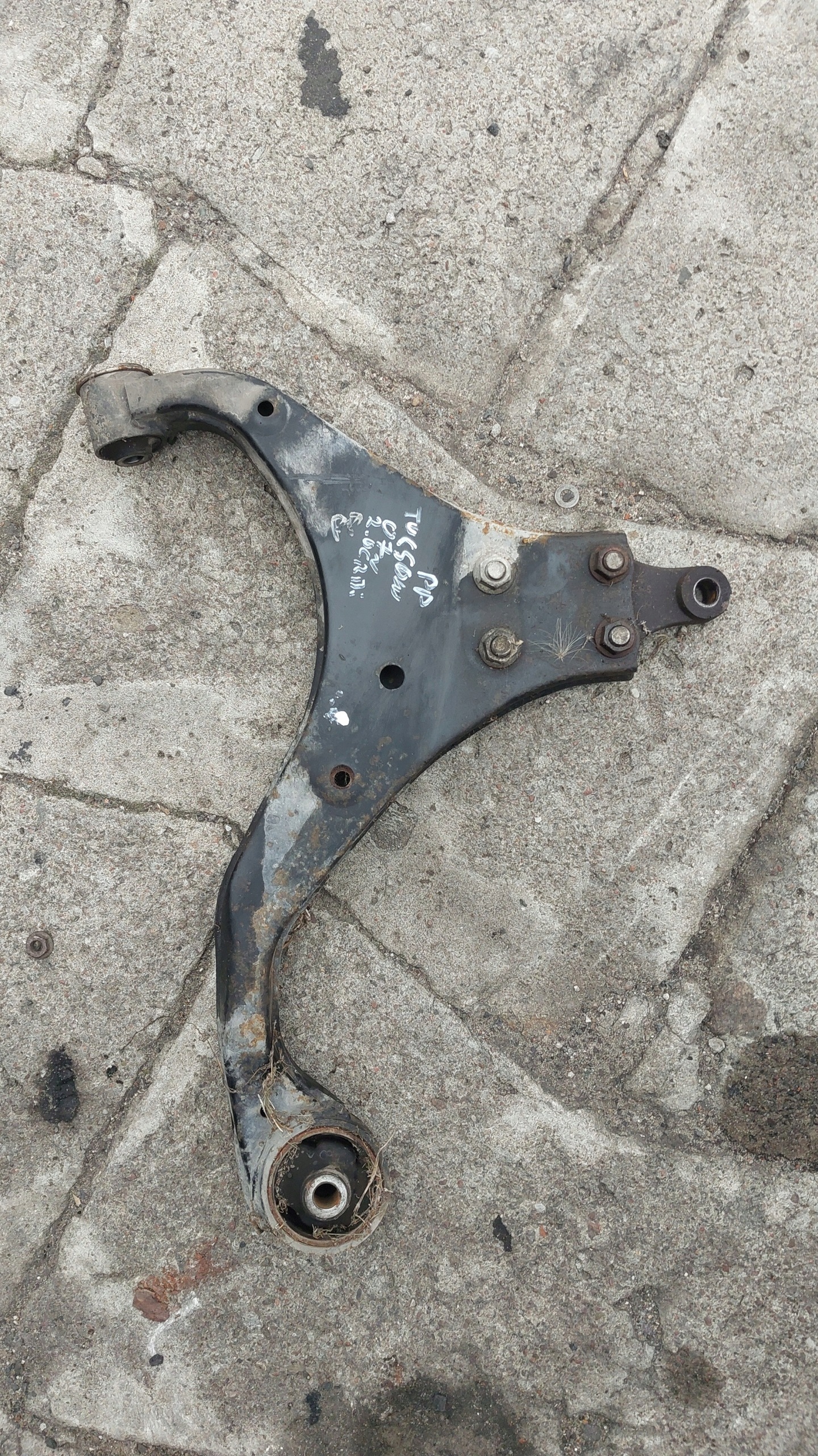HYUNDAI TUCSON and arm right front 2004 -2010 R. 2.0 CRDI