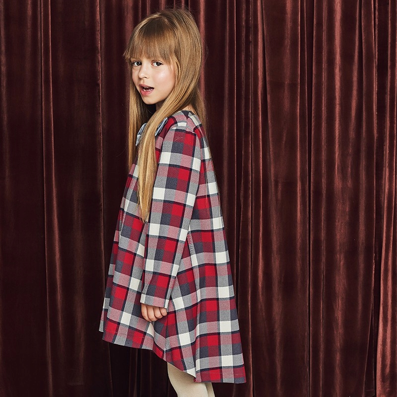 SUKIENKA O LUŹNYM KROJU W KRATĘ MINIMI 110 Wiek dziecka 5 lat +