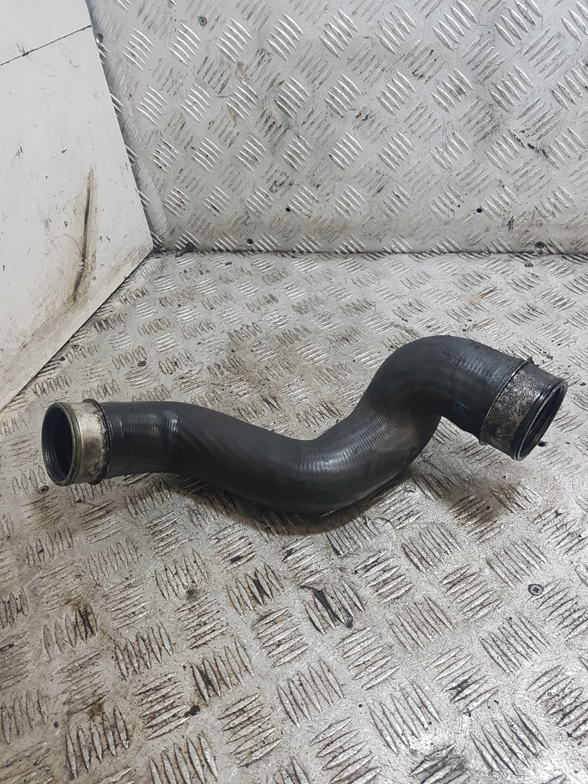 trouba vedení intercoolera turbíny VOLKSWAGEN JETTA 2 1,9 D