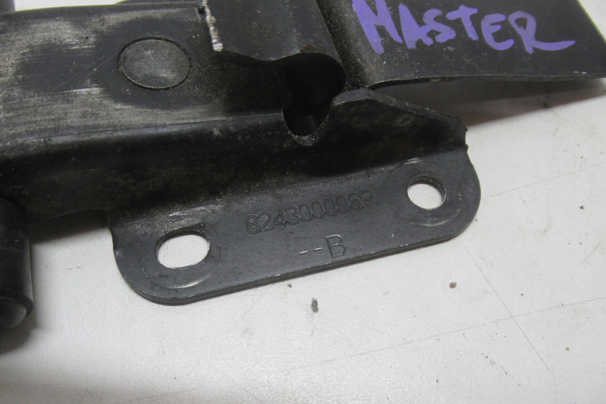 MASTER III MOVANO limiter door rear part 824300006R