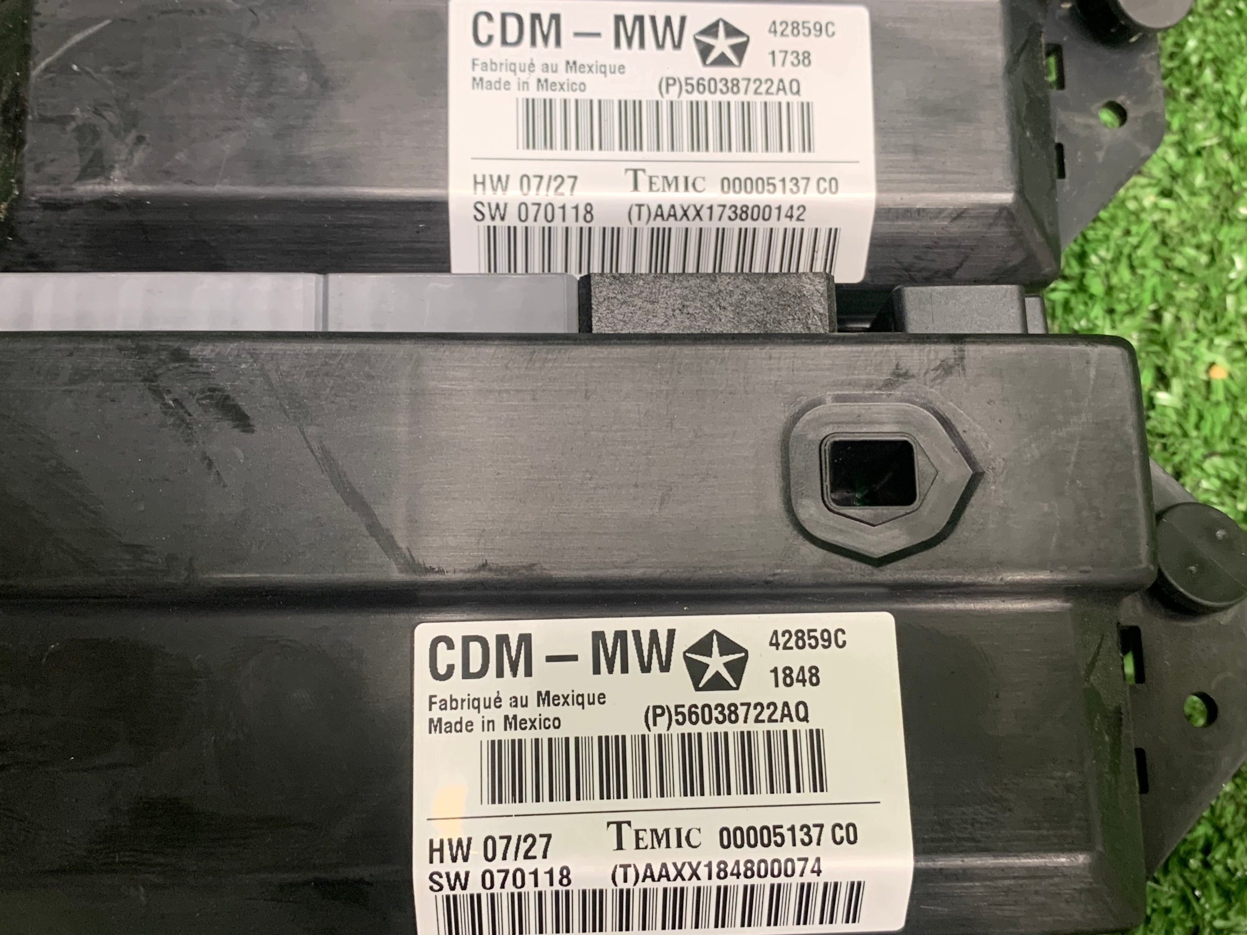 CHRYSLER 300C module control unit door front P56038722AQ