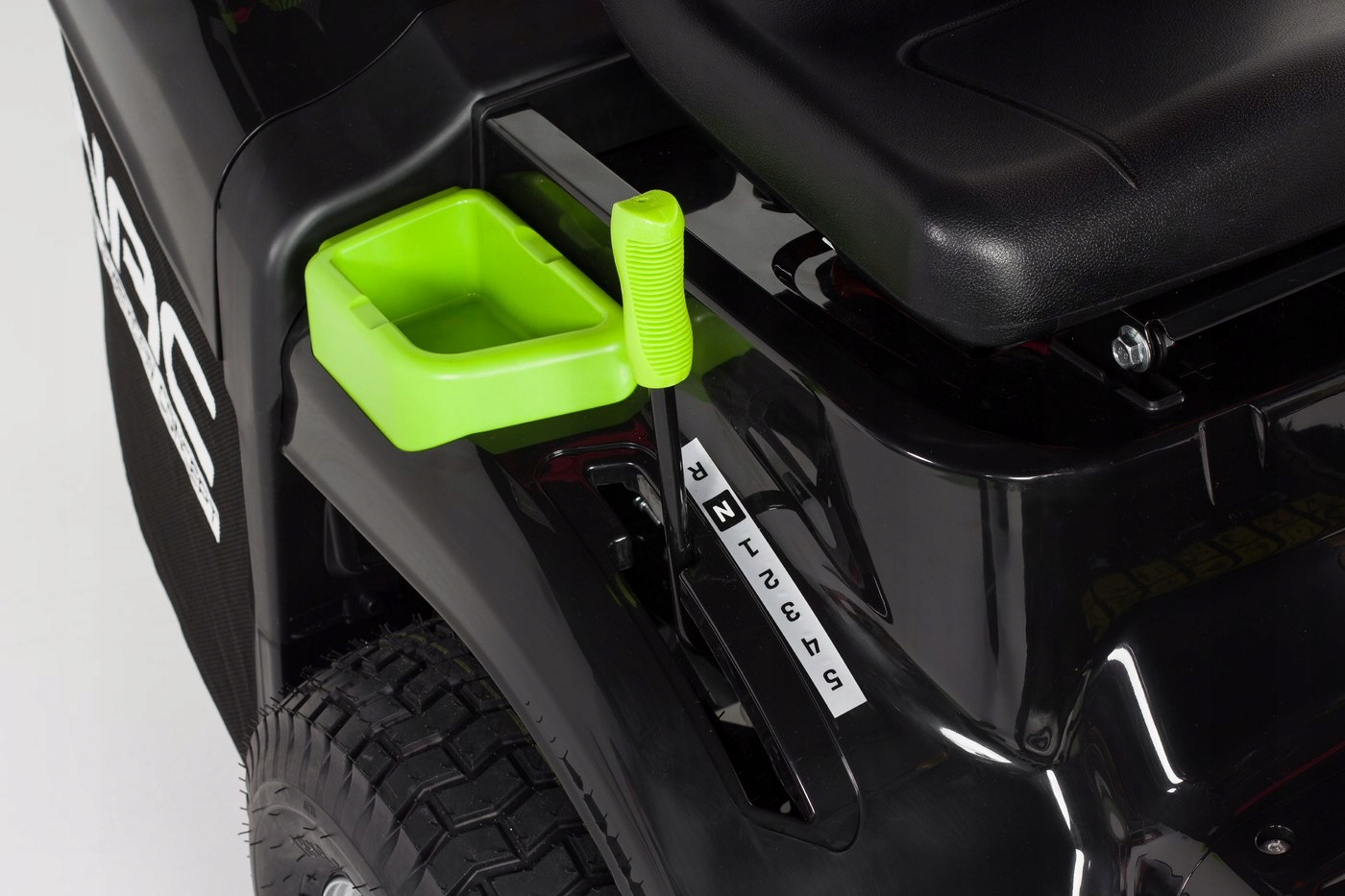 NAC TR86-352L-R-T traktorek ogrodowy spalinowy 86 cm 352 cm3 245 l Pojemność kosza 245 l