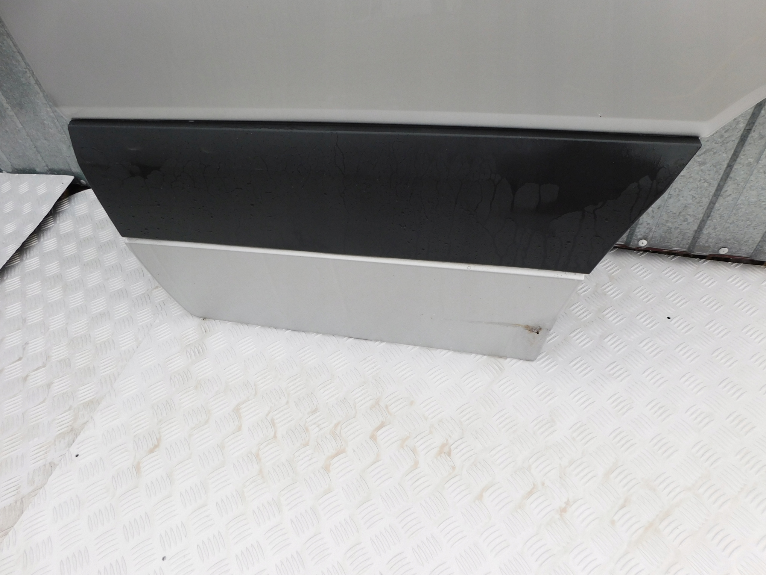 dvere pravé predné spolujazdca Sprinter W906 VW Crafter OEM strieborné
