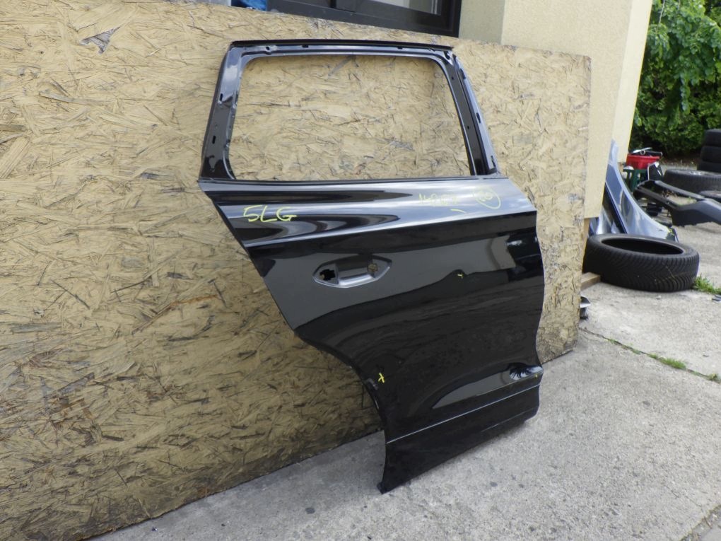 SKODA ENYAQ 5LA 20- door right rear.