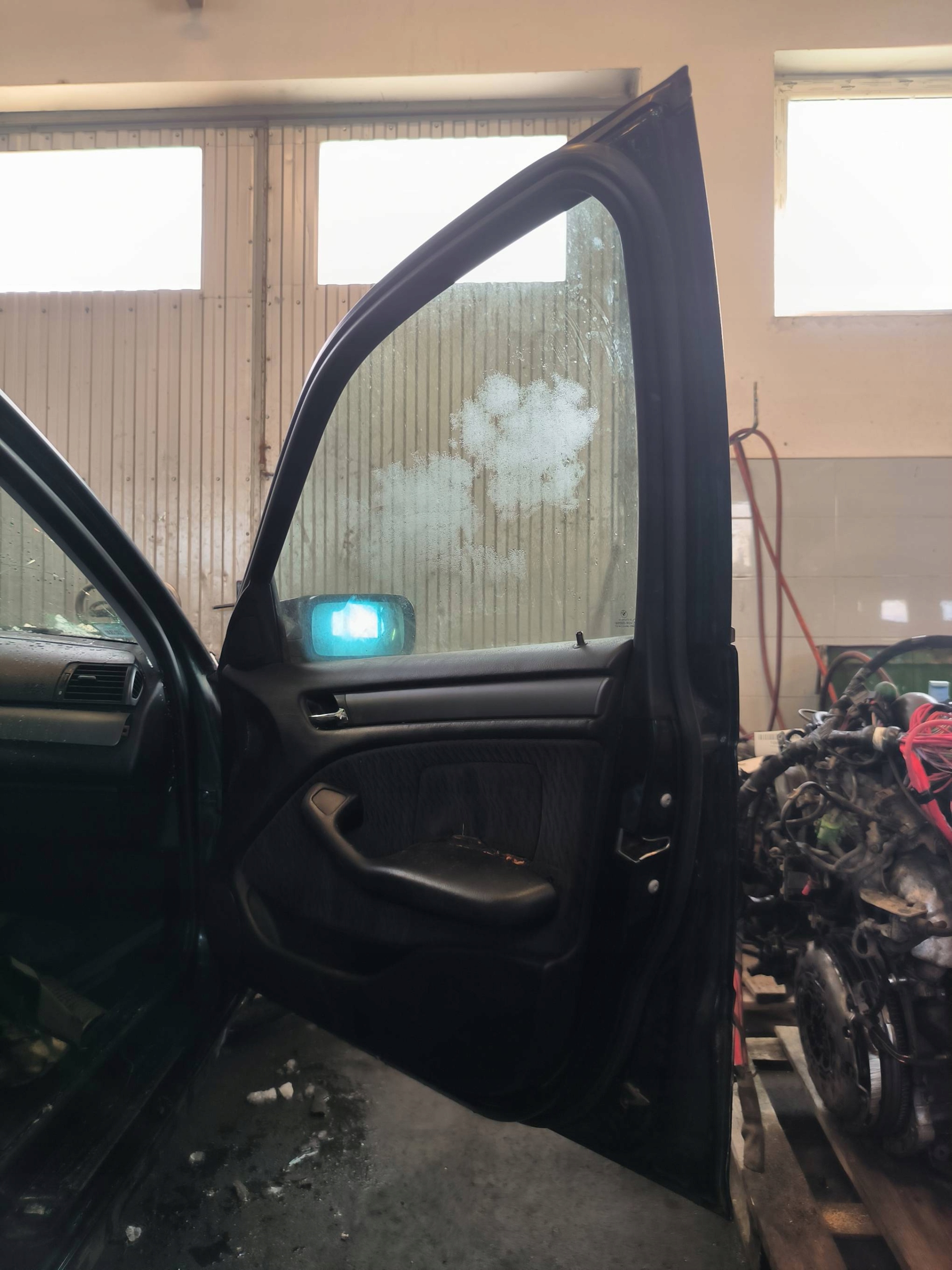 door right front 386 BMW E46 318 sedan