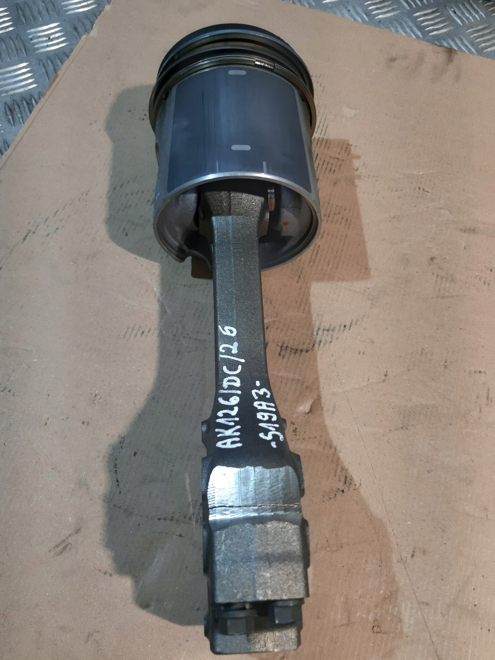 piston connecting rod DAF PACCAR PR183U1 183KW