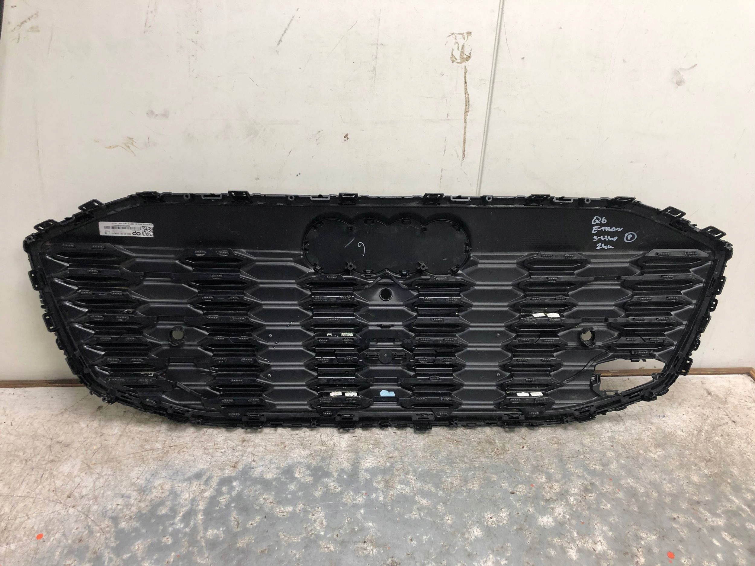 Grill Grill AUDI Q6 E-TRON S-LINE 85H853653A