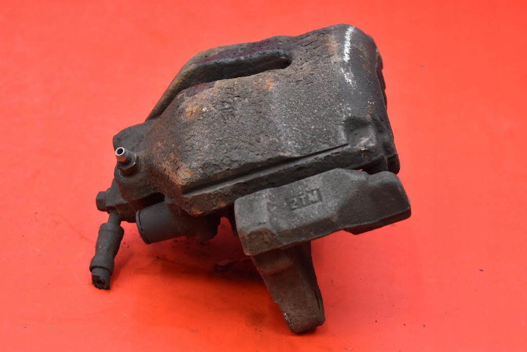 caliper brake right front VW PASSAT B7 2.0 TDI 170 KM sedan 10-15