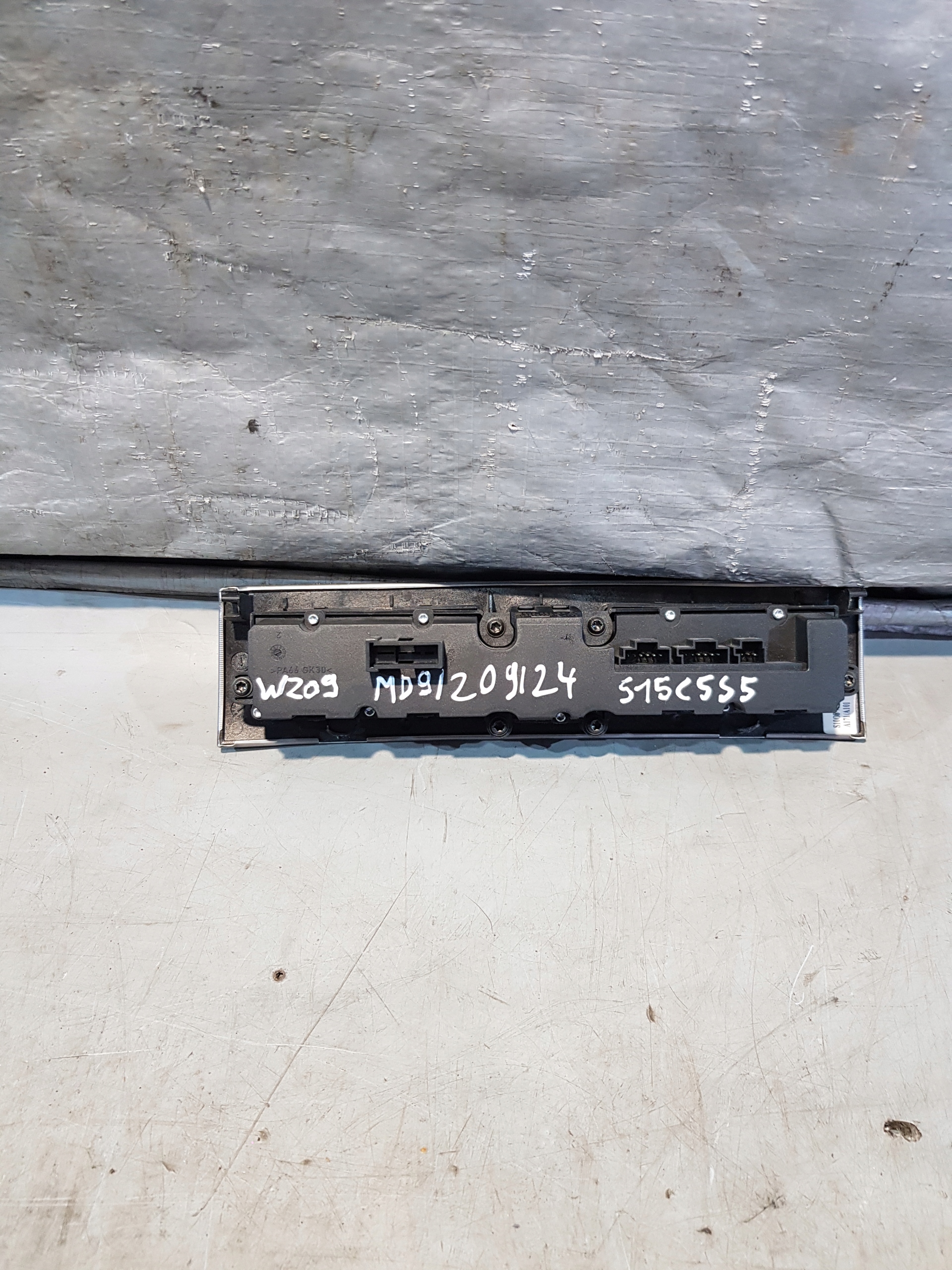 control panel of warning lights ESP A2038215281