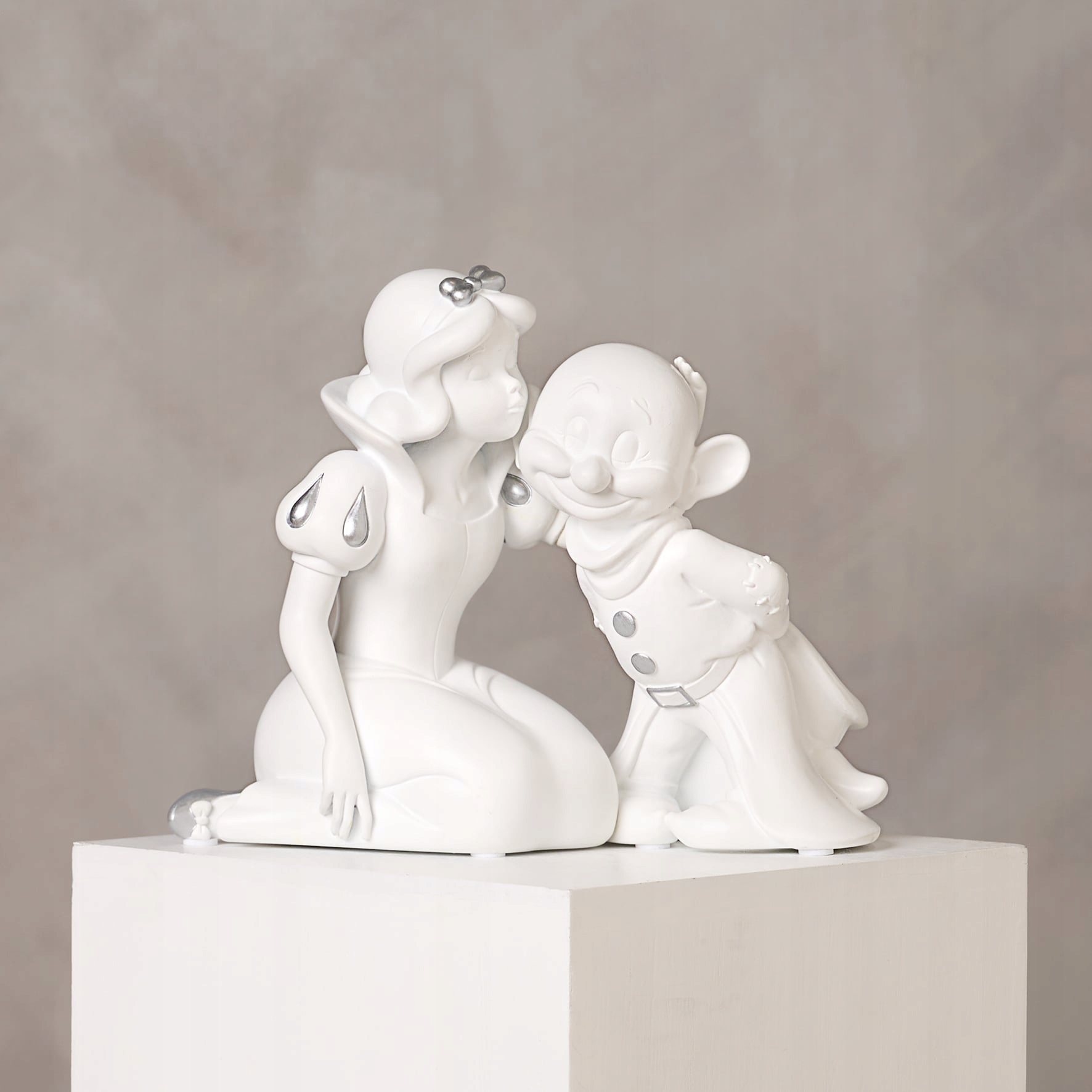 Disney – „White&Silver“ – Sněhurka a Dopey – Banka peněz – 17 cm