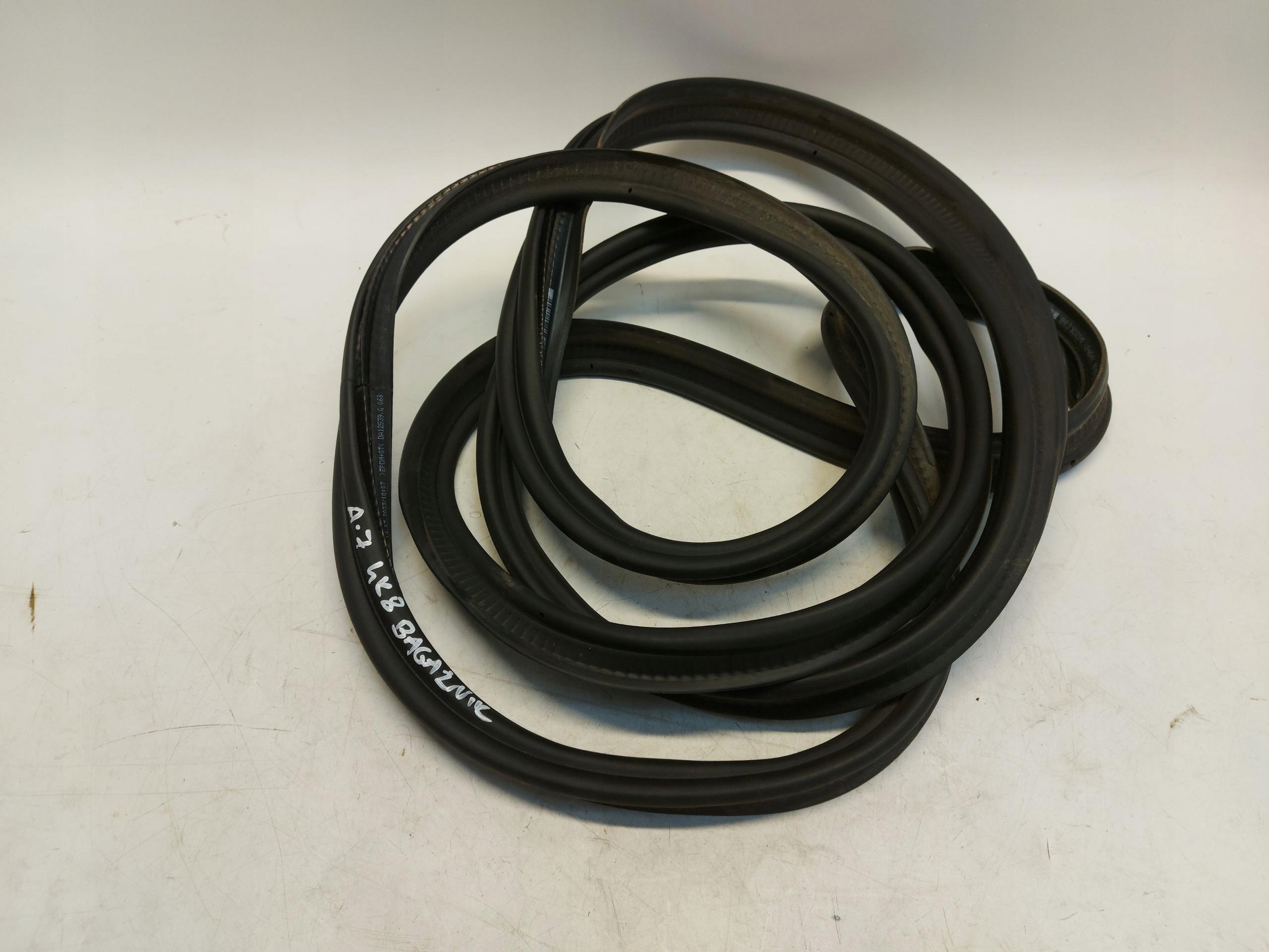 Audi A7 4K8 45 TFSI gasket bonnet boot 4K8827705B