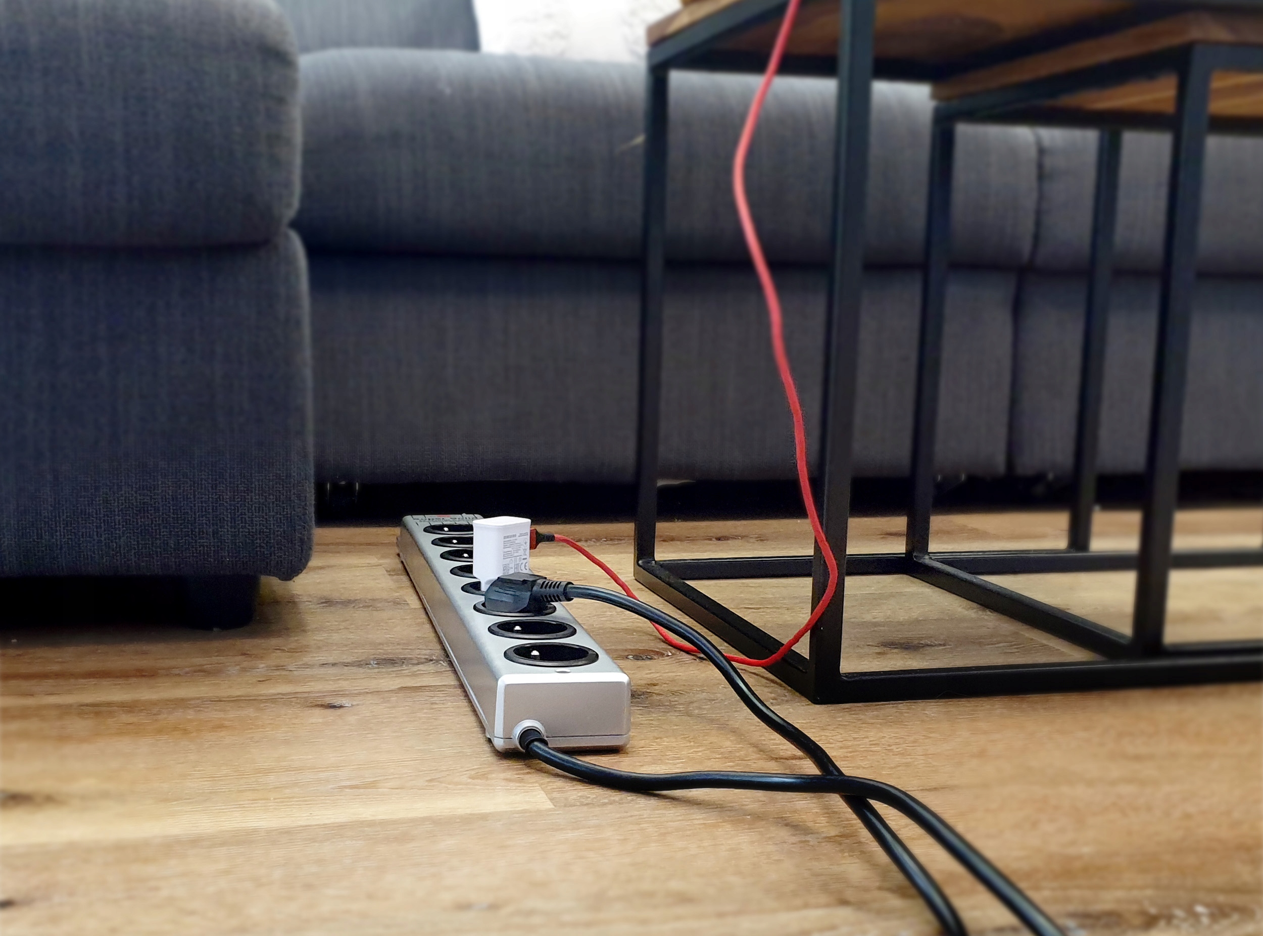 Listwa Zasilająca srebrna 8 gniazd kabel 2,5 SUPER Model Super-Solid