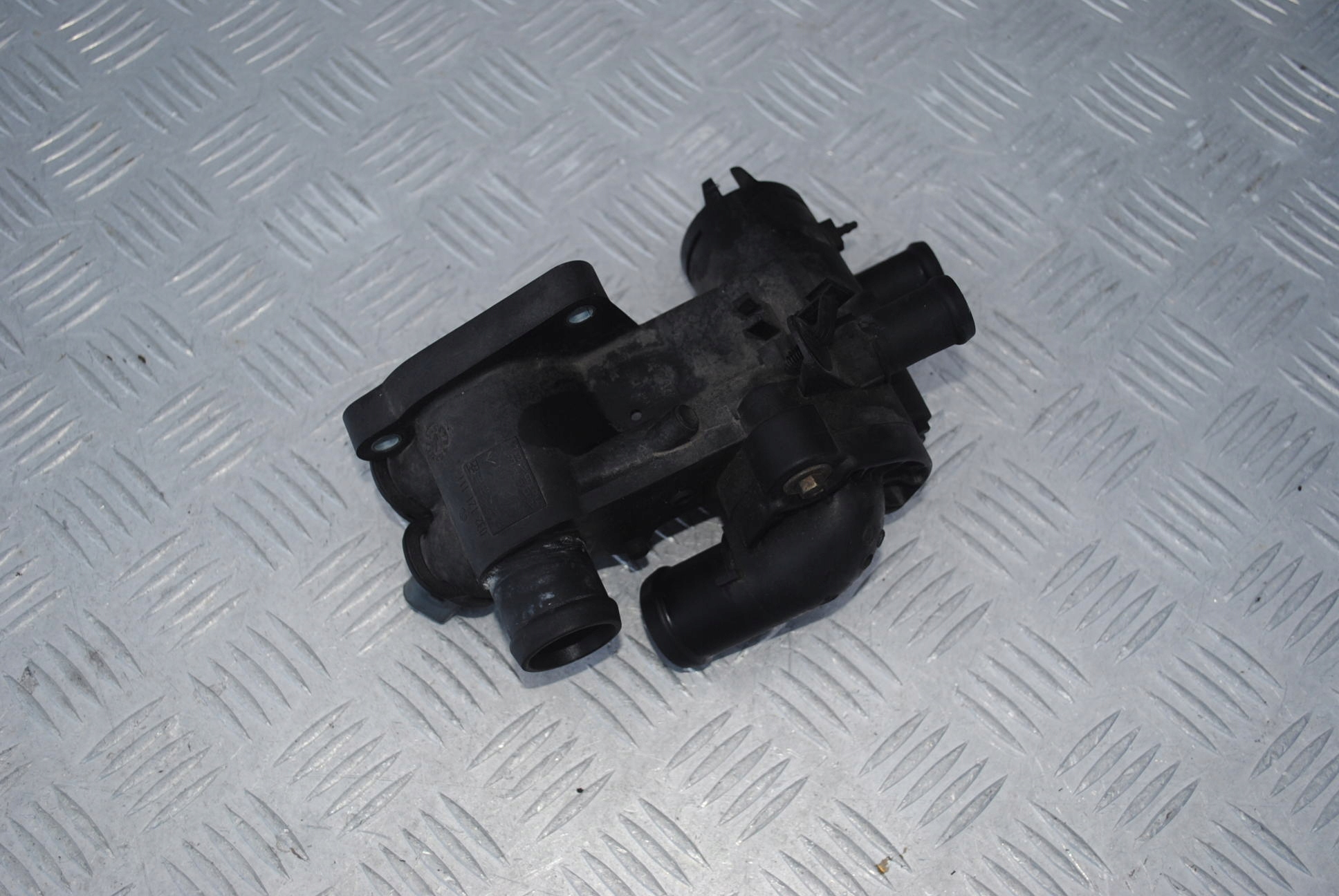 OBUDOWA TERMOSTATU 032121111 VW SEAT SKODA 1.4 Numer katalogowy części 032121111