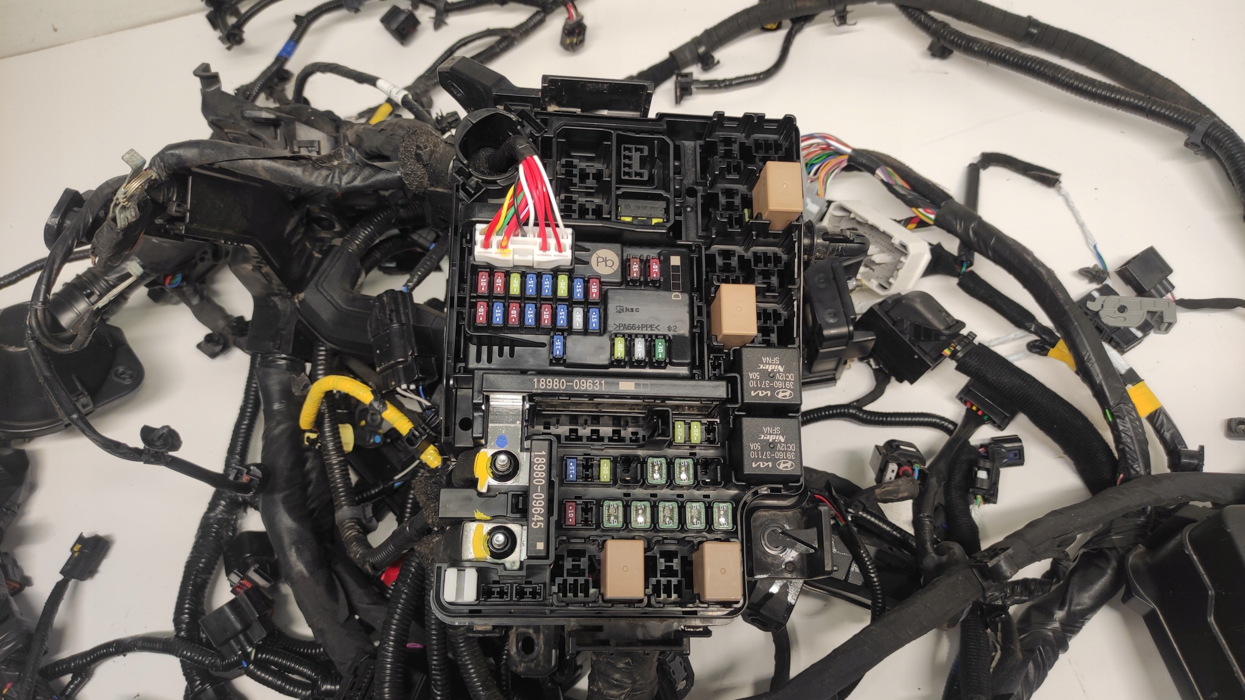 PUSZKA BEZPIECZNIKÓW INSTALACJA HYUNDAI I30 III LIFT 1.0 T-GDI G3LF 48V Numer katalogowy części 91740-G4411