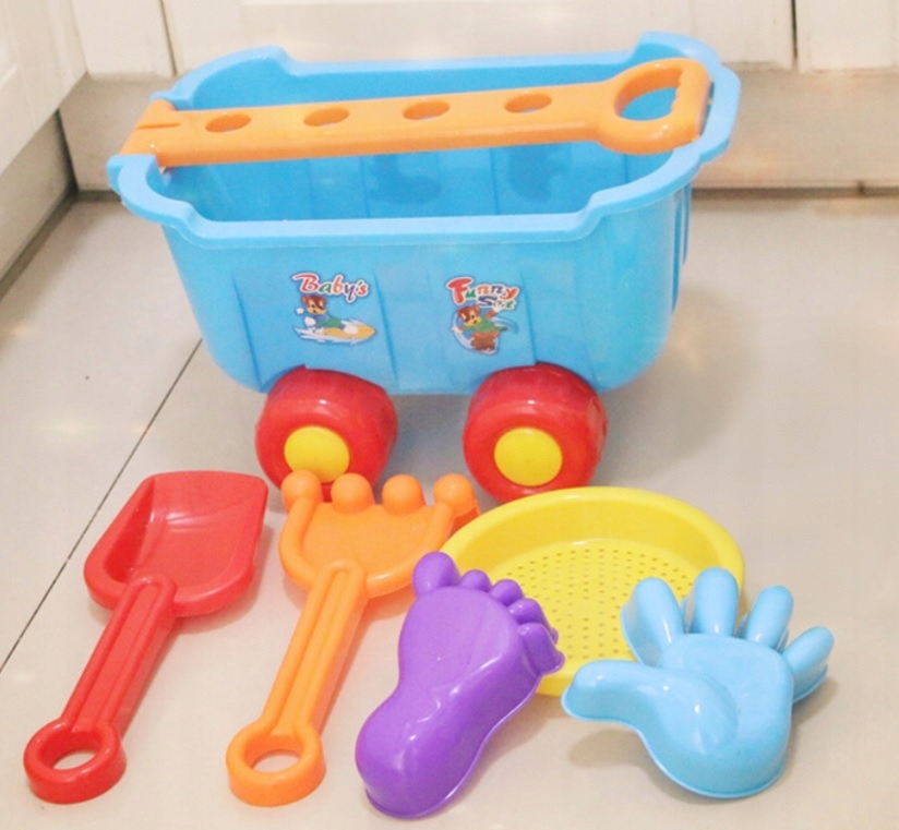ZESTAW DO ZABAWY W PIASKU PIASKOWNICY WÓZEK TACZKA FOREMKI ŁOPATKI Kod producenta 102831