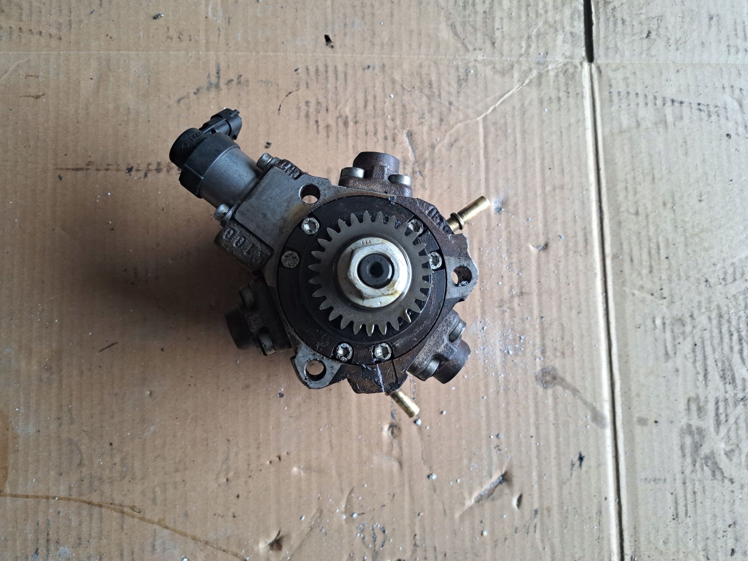 injection pump RENAULT KOLEOS TRAFIC LAGUNA ESPACE 2.0 DCI 8200690744