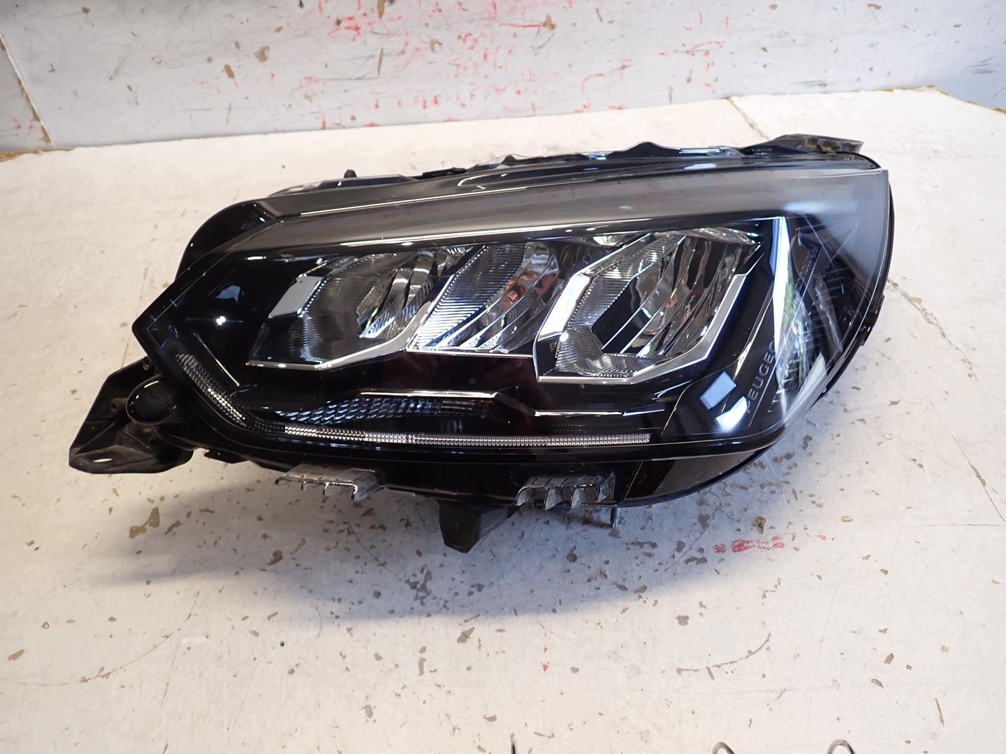light front front left PEUGEOT 208 II 2019- FULL LED 9833036380
