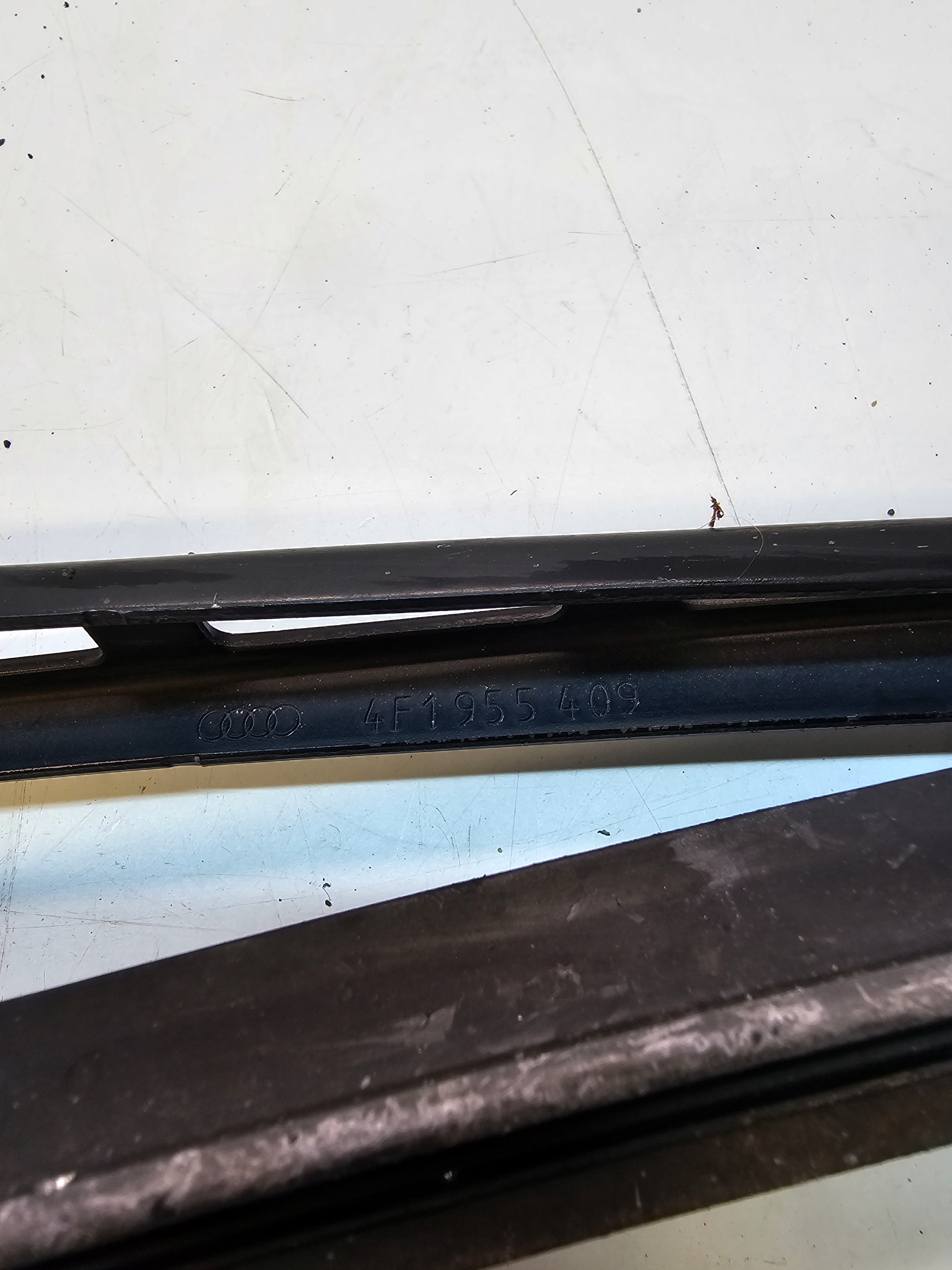 wiper arm AUDI A6 C6 left 4F1955409