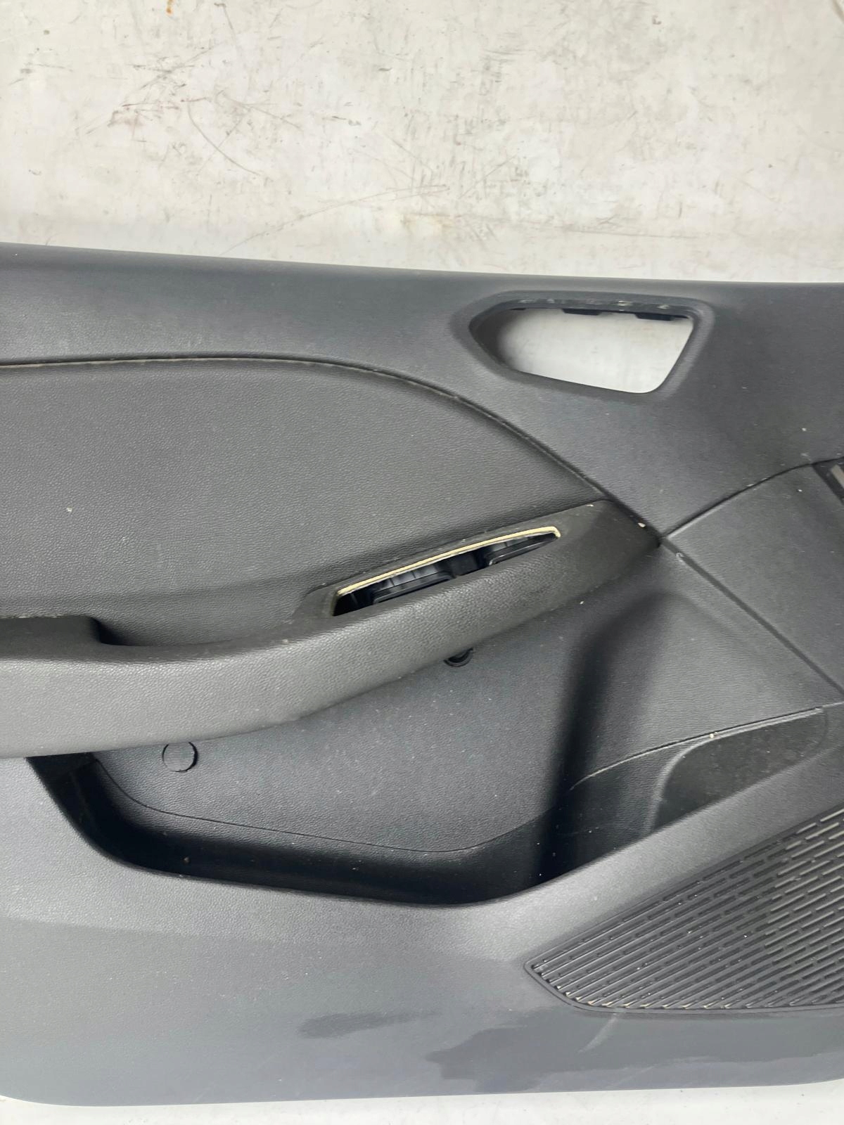 bok dveře levý předek RENAULT CLIO V