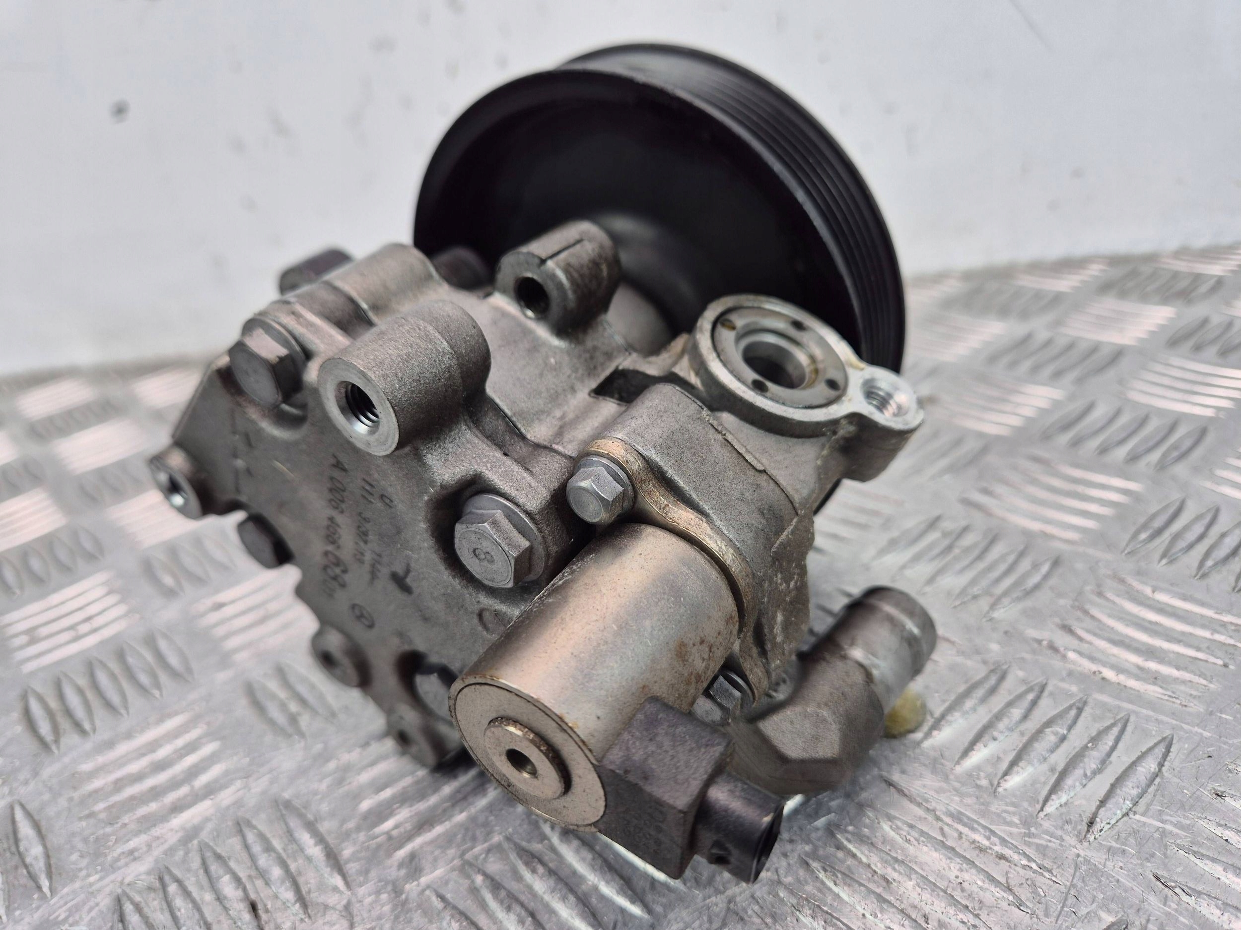 Mercedes E200 CGI W212 servo pump A0064666801