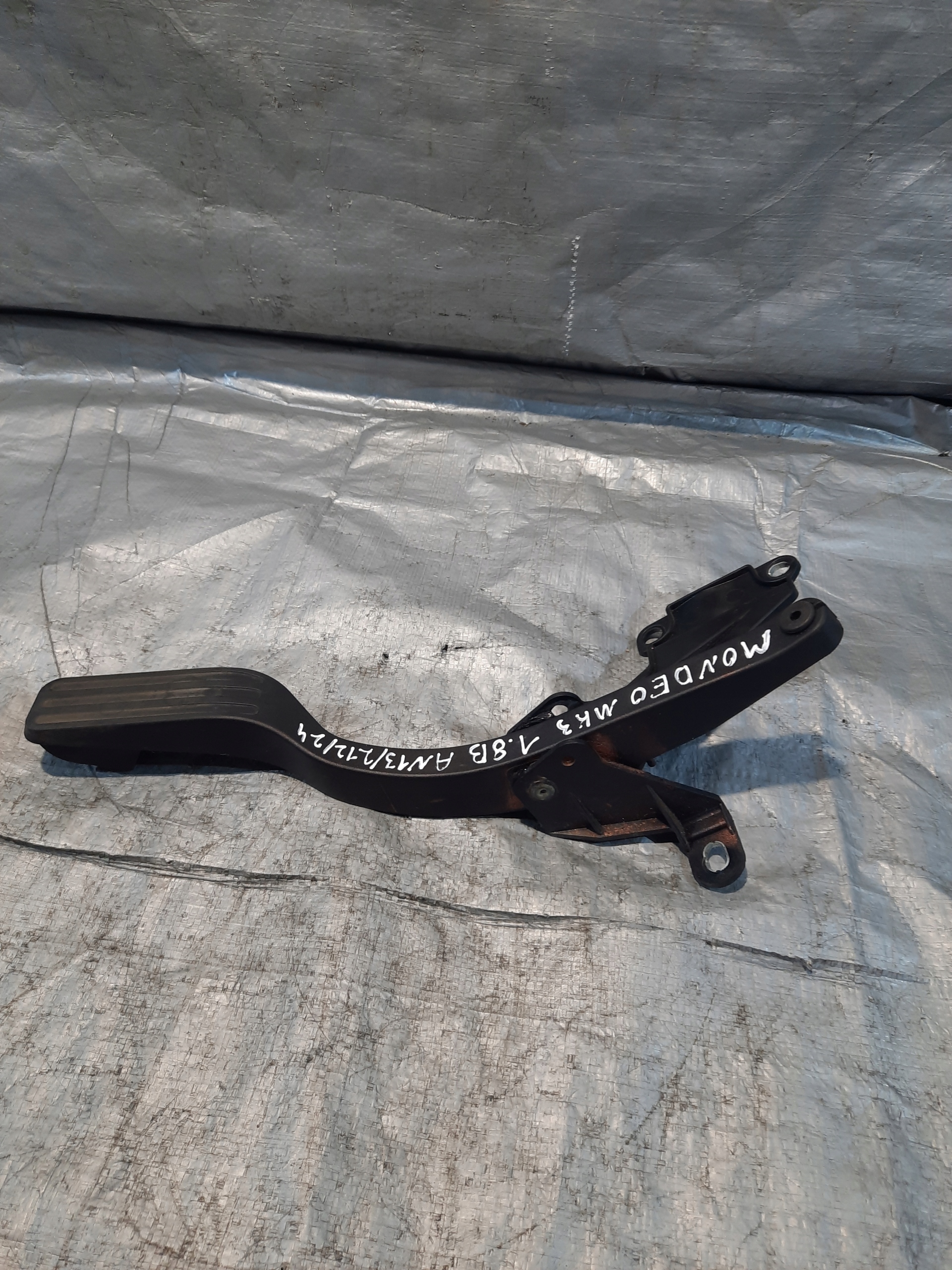 accelerator pedal FORD MONDEO MK3 1.8B OE 1S719P732CC