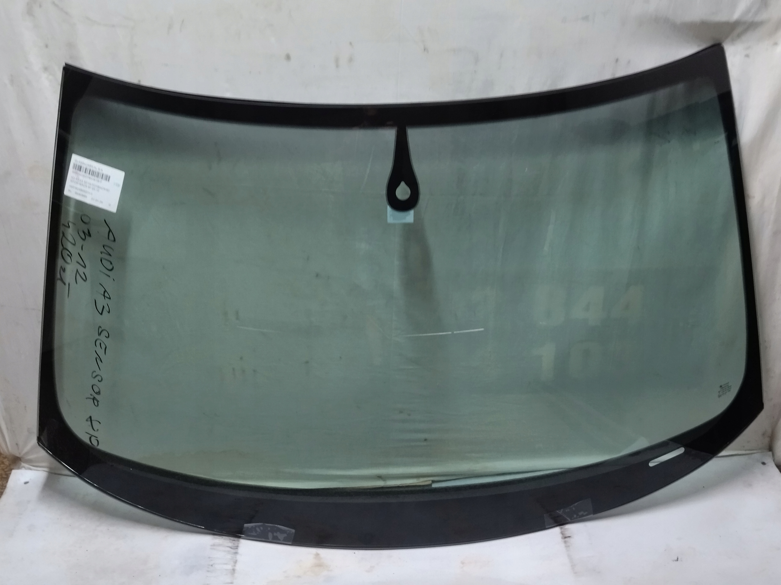 СТЕКЛО ПЕРЕДНЯЯ AUDI A3p (2003-2012) ДАТЧИК