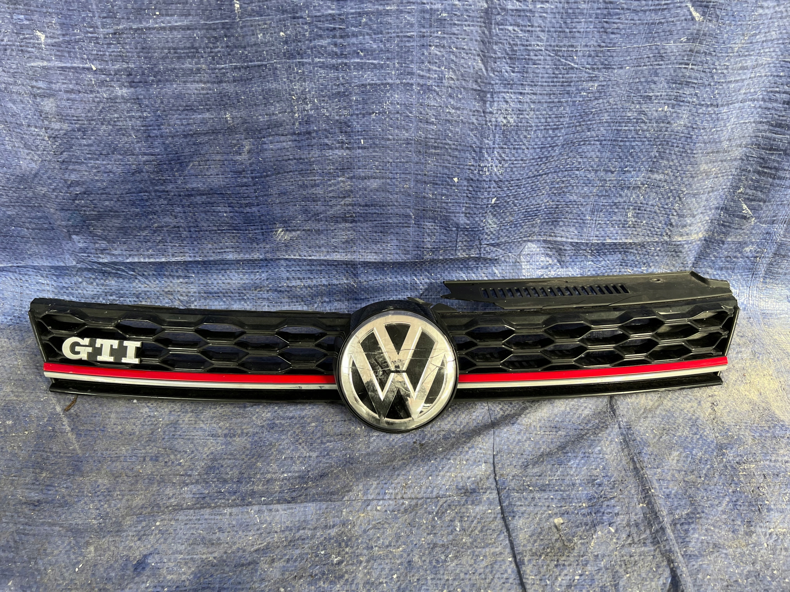 vw GOLF VII 7 рестайлинг решетка радиатора