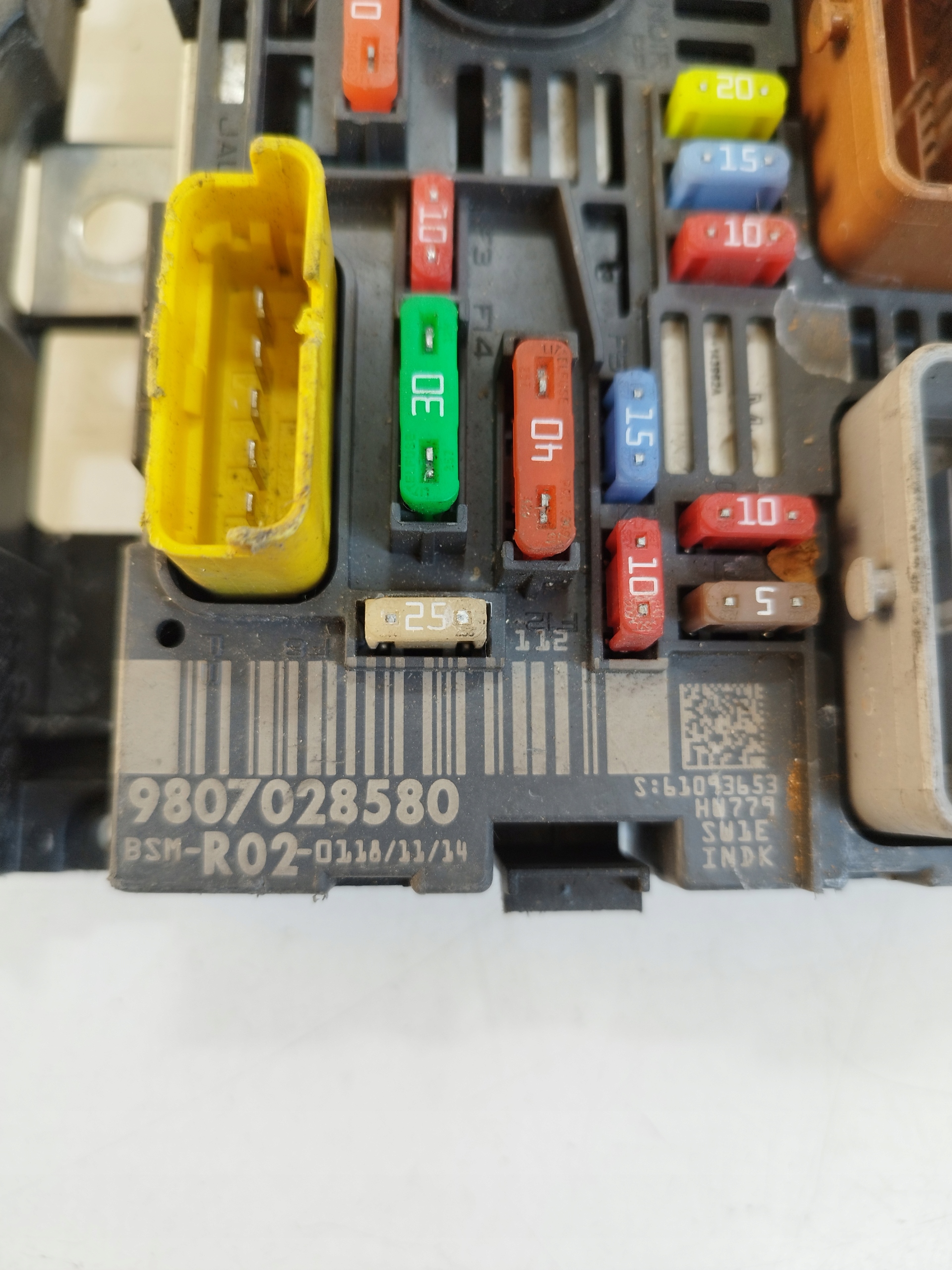 CITROEN PEUGEOT MODUŁ BSM SKRZYNKA BEZPIECZNIKÓW 9807028580 R02 Producent części Delphi