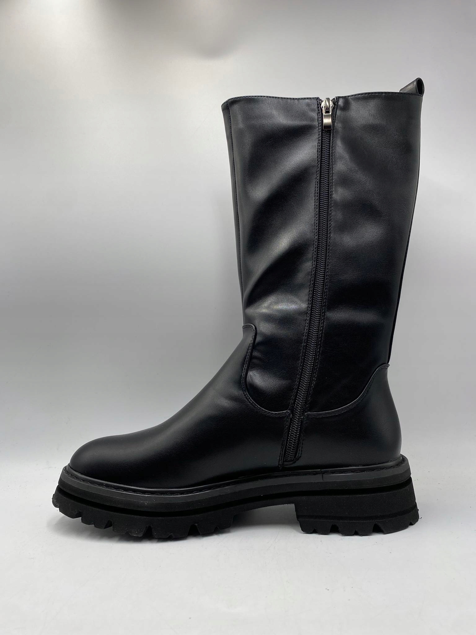 Kharisma kotníkové boty vel.38