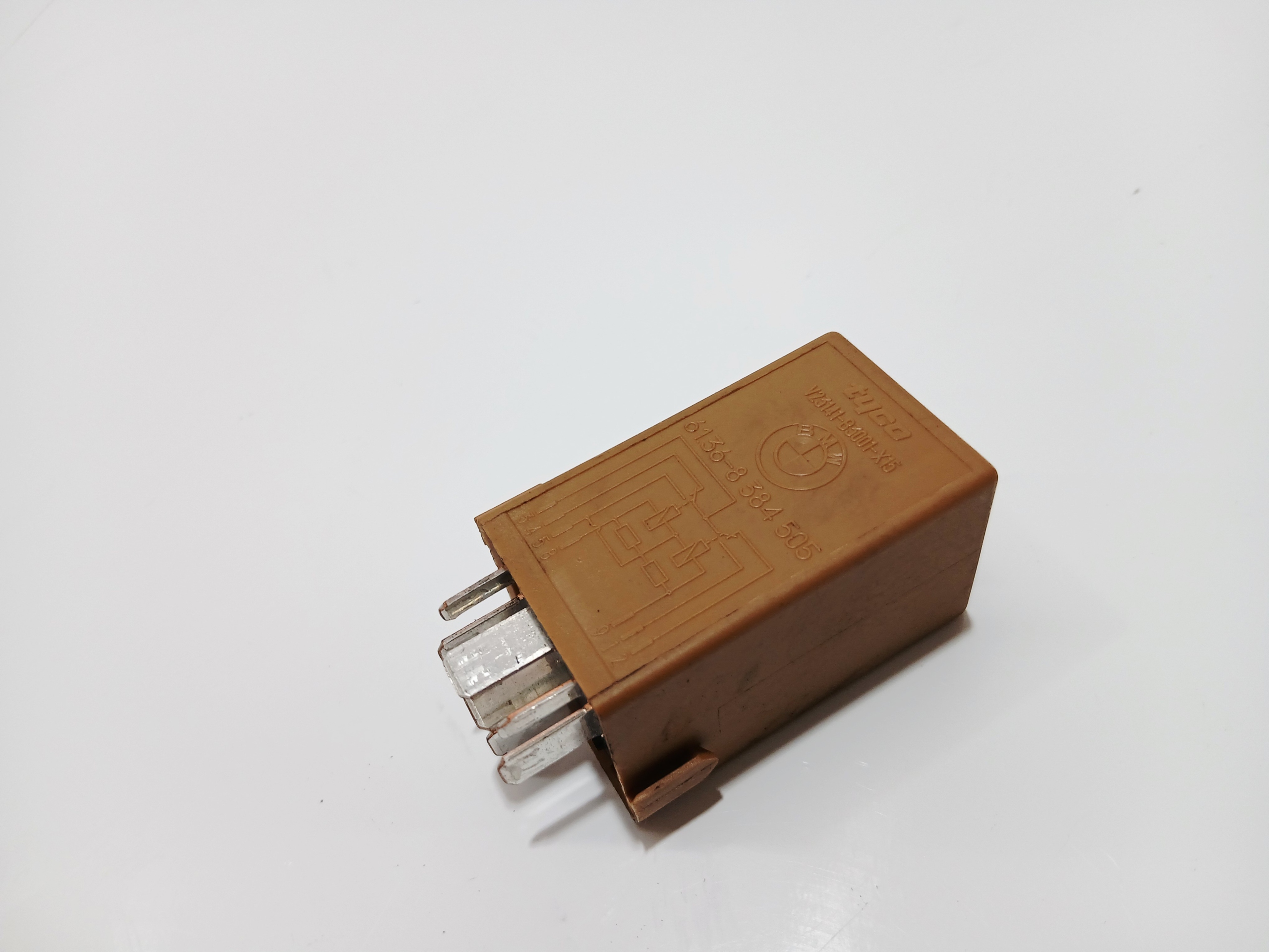 relais lave glaces BMW E60 E61 8384505 (0001383)