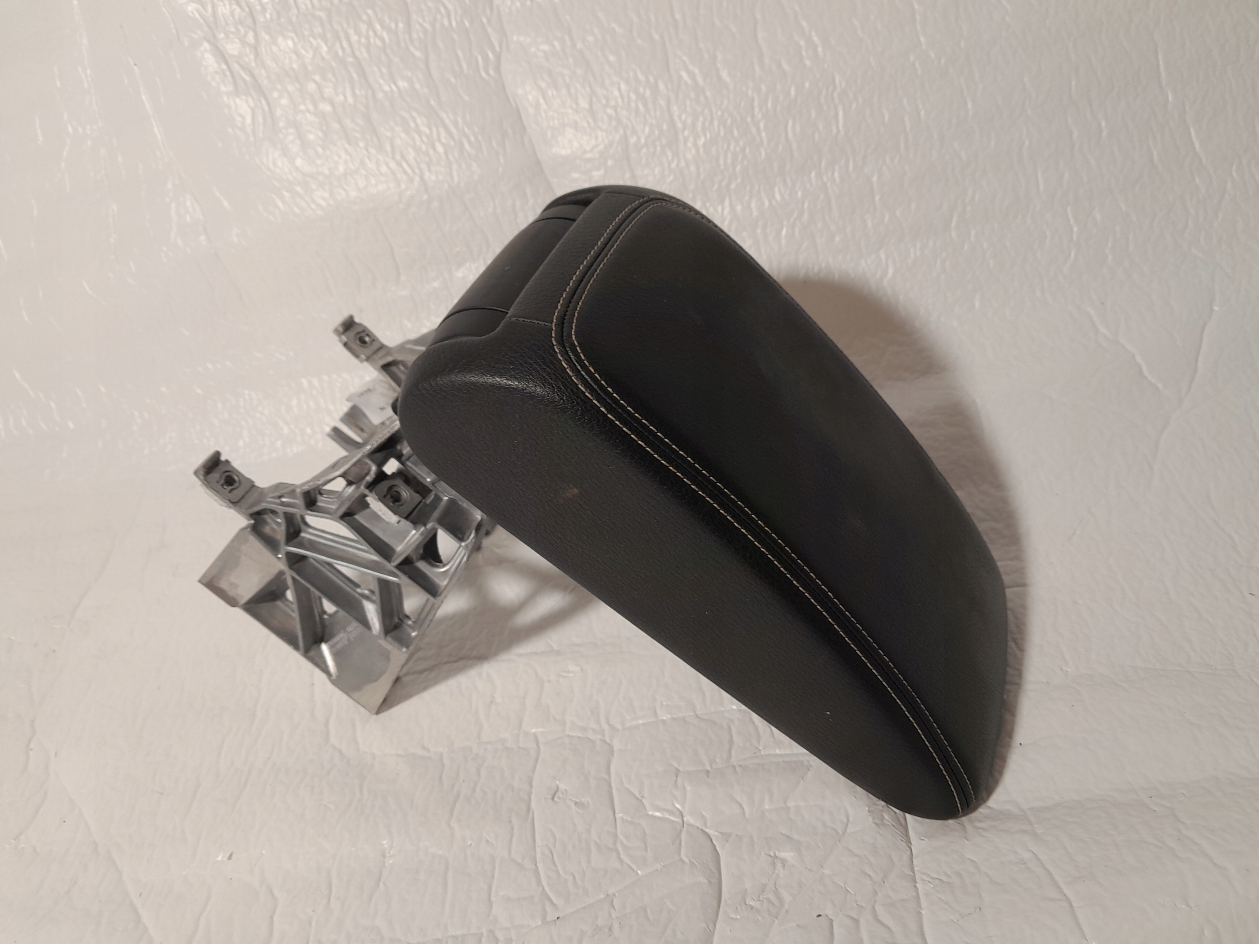 AUDI A3 S3 8V bracciolo BIALA NIC 8V0864283