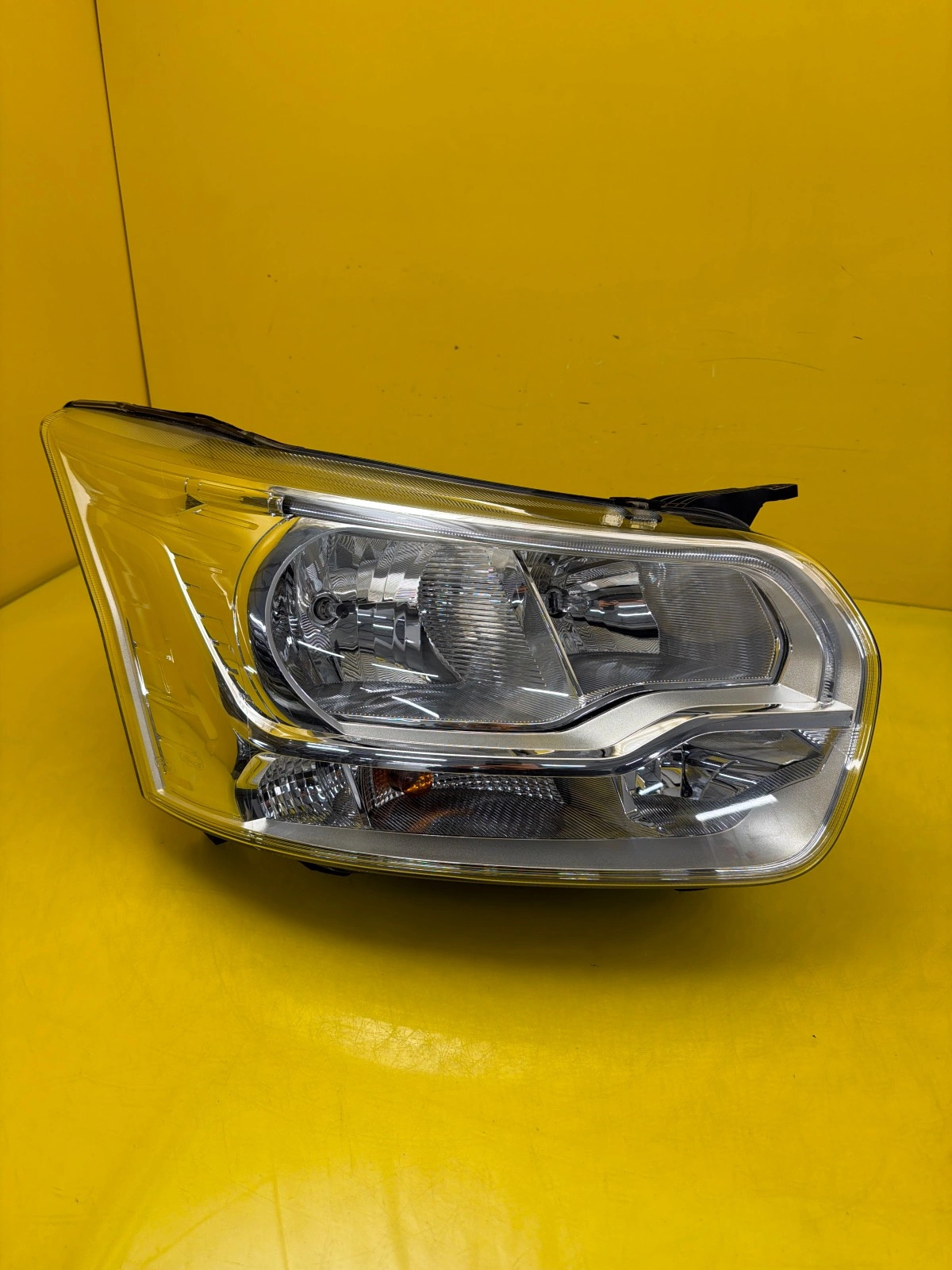 light right front Ford Transit MK8 BK31-13D152-BE