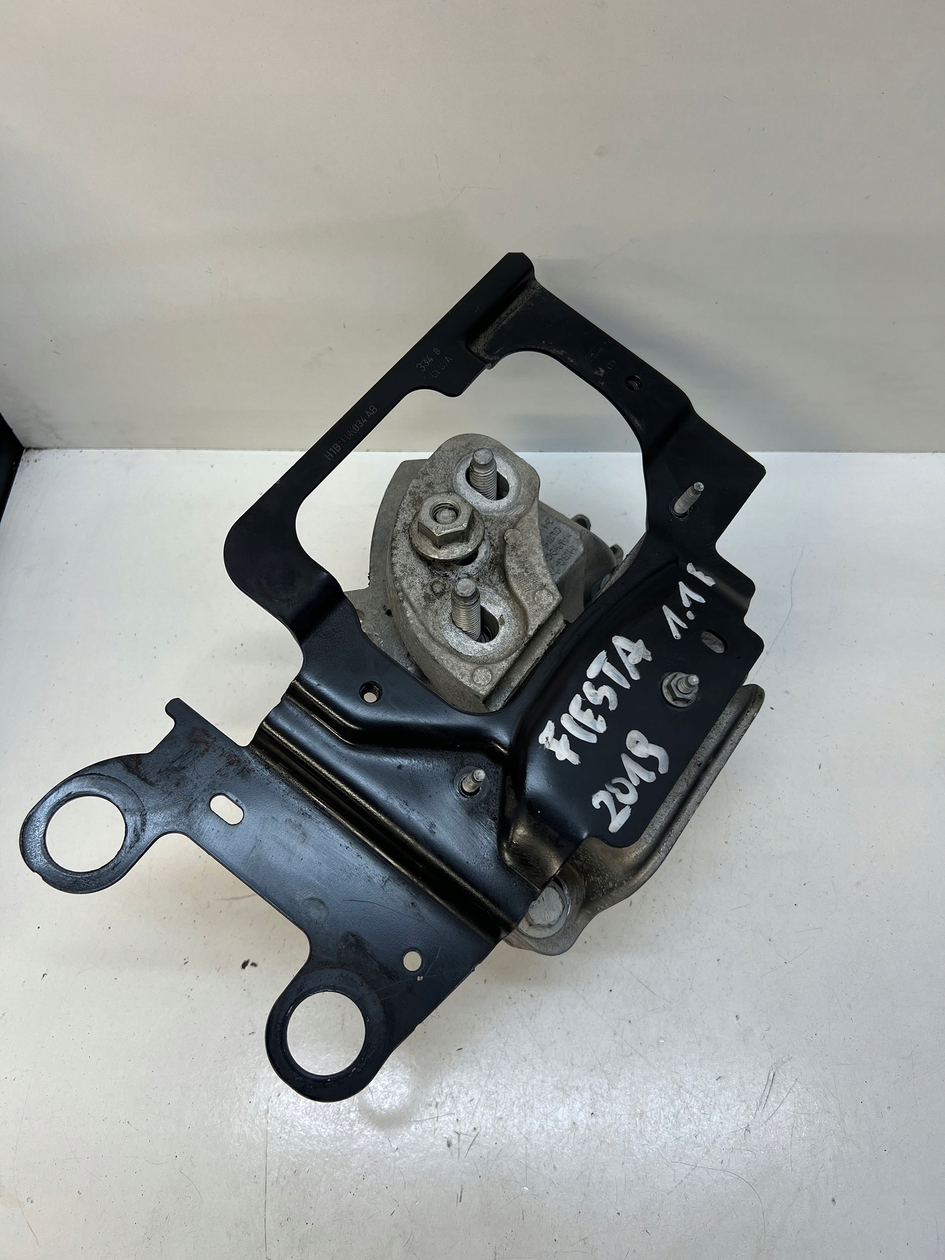 ЛАПА ПОДУШКА ДВИГУНА FORD FIESTA Mk8