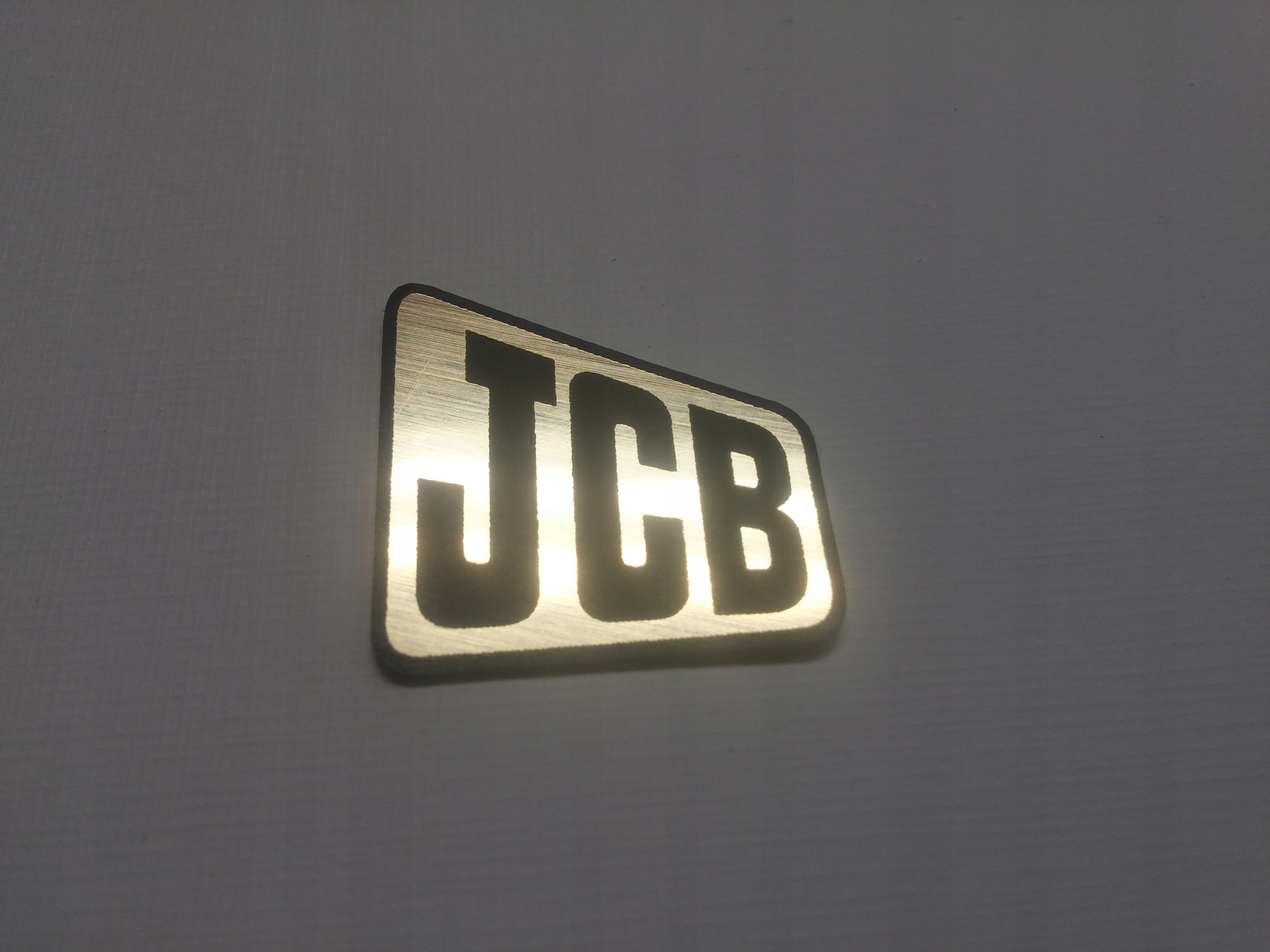 

Jcb naklejka emblemat 27 x 25 mm *złota