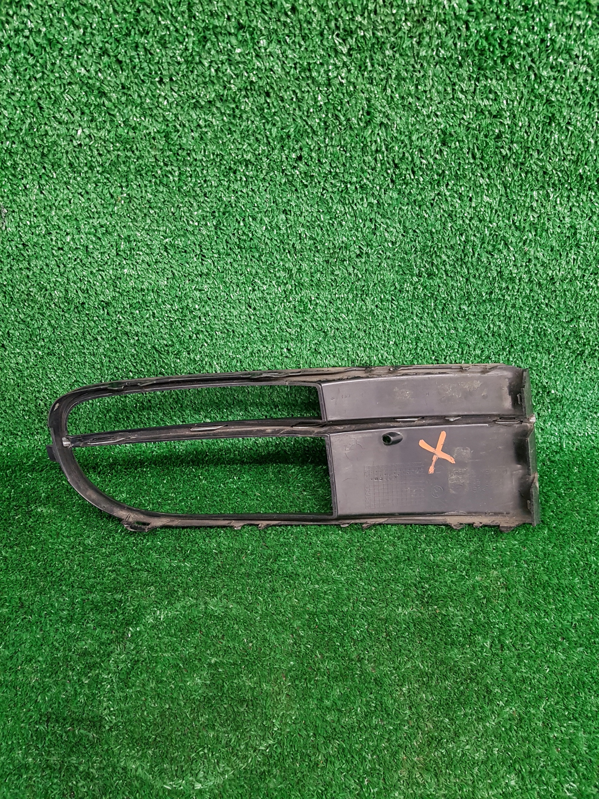 grid of a bumper left VOLKSWAGEN BEETLE 5C5853665E