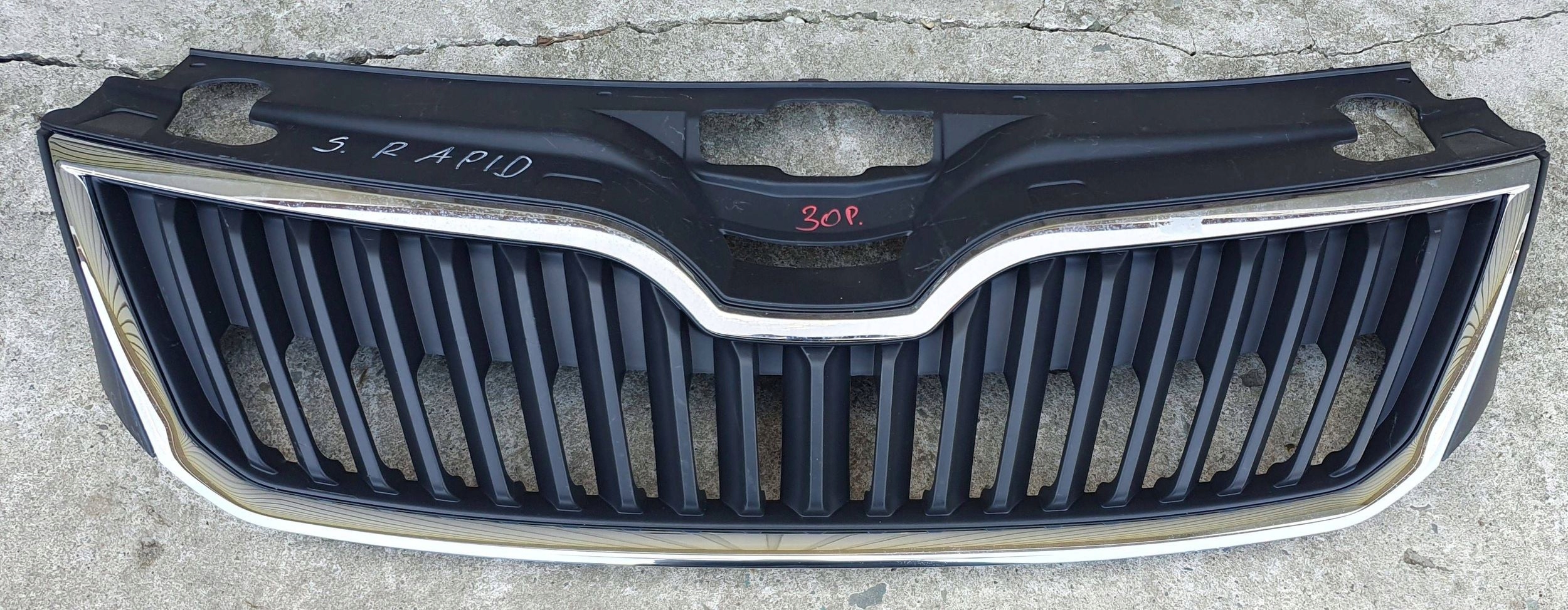 Skoda Rapid 5J grill grille radiator